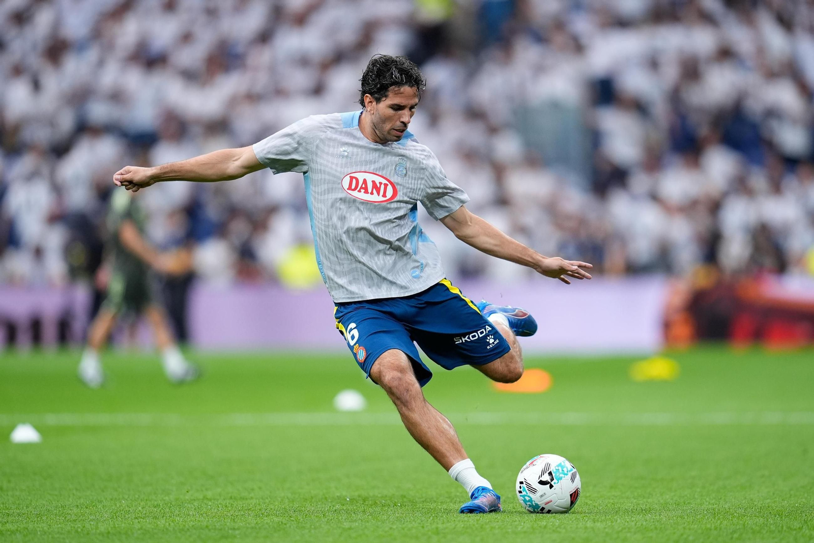 EuropaPress_6969692_Leandro_Cabrera_of_RCD_Espanyol_warms_up_during_th.jpg