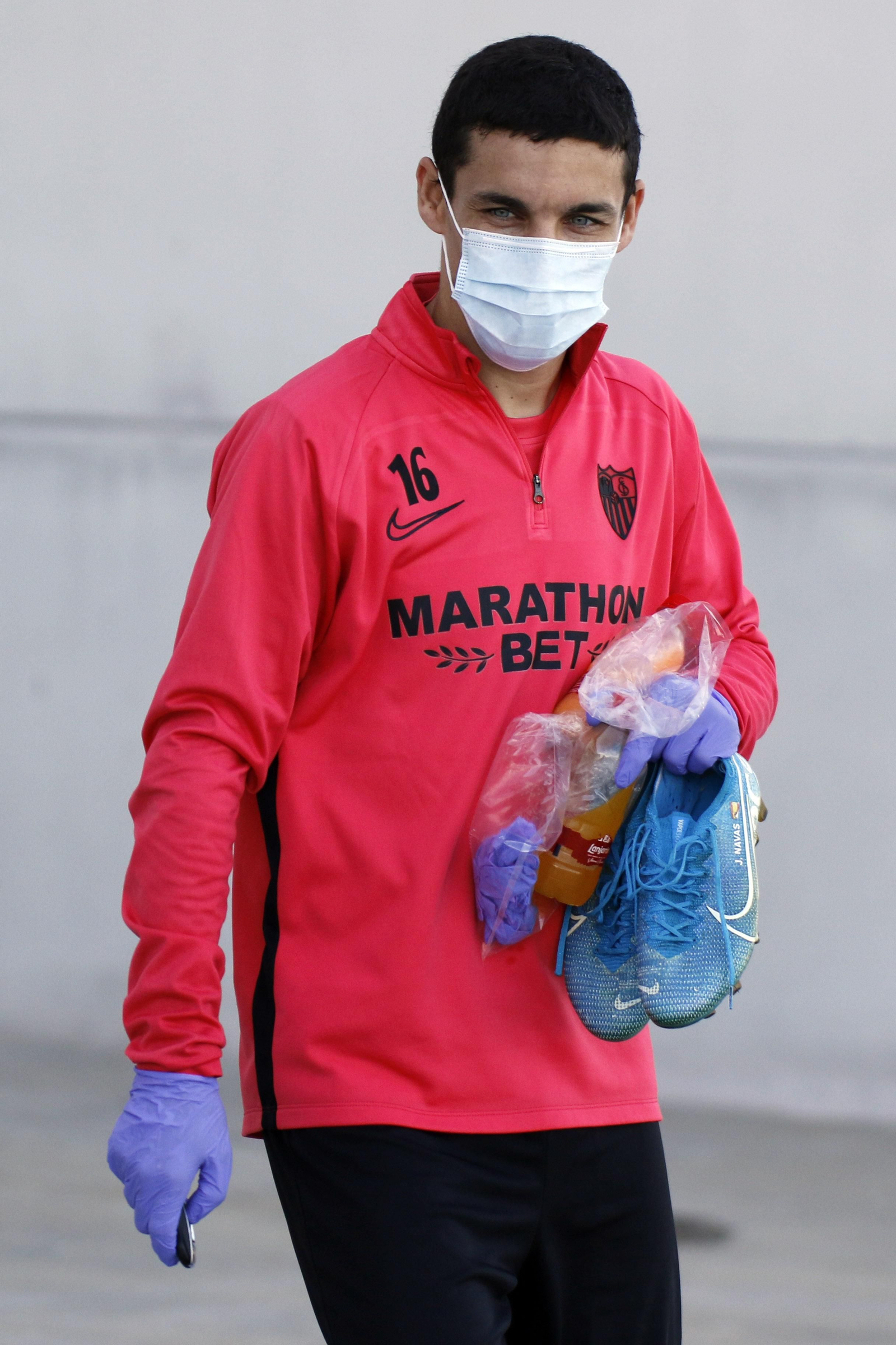 El palaciego, con las medidas de higiene al llegar para entrenarse.