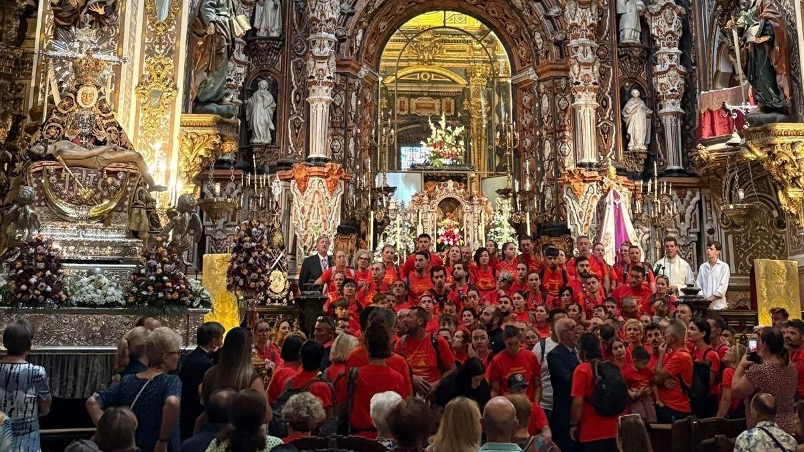 Los peregrinos de Albuñol y Albondón en la Basílica Patronal de la Virgen de las Angustias de Granada, Septiembre 2025