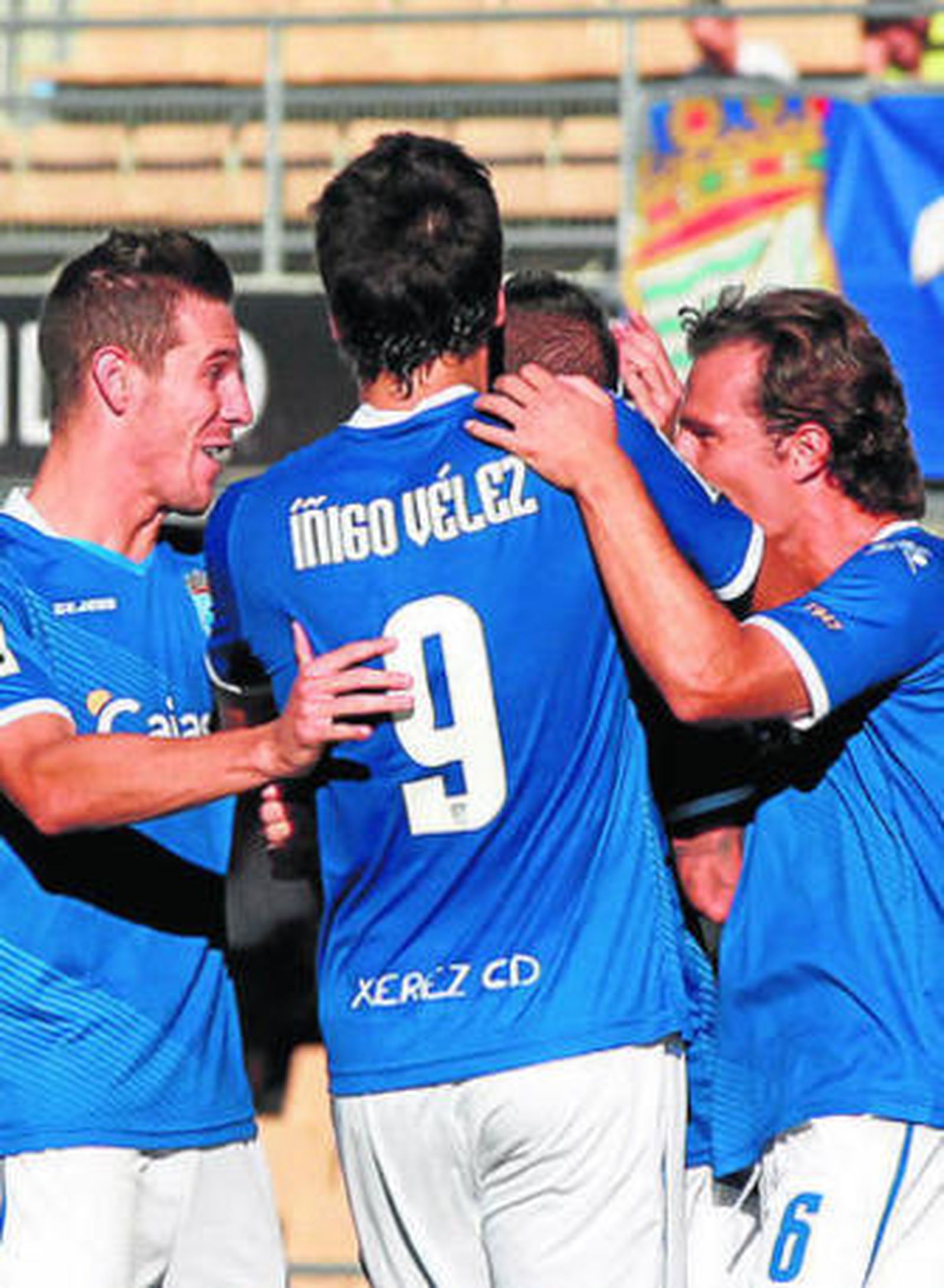 Jugadores xerecistas celebrando uno de los goles de ayer.