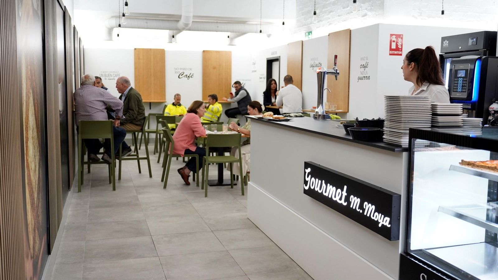 Interior de la cafetería Gourmet M Moya