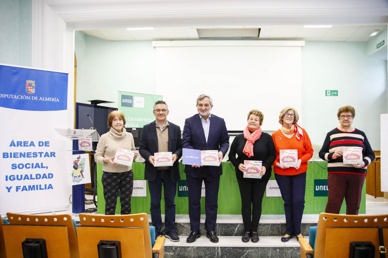 Ángel Escobar con José Juan Moreno, Esther González y María Carmen Valls.