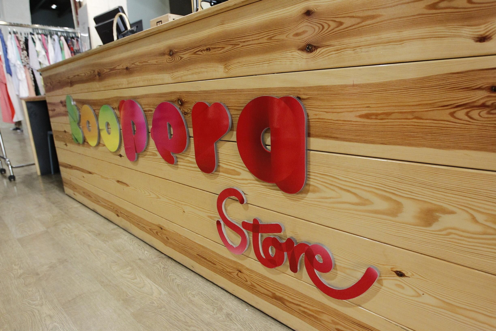 Fotogalería influencers en tienda Koopera Store Caritas Almería