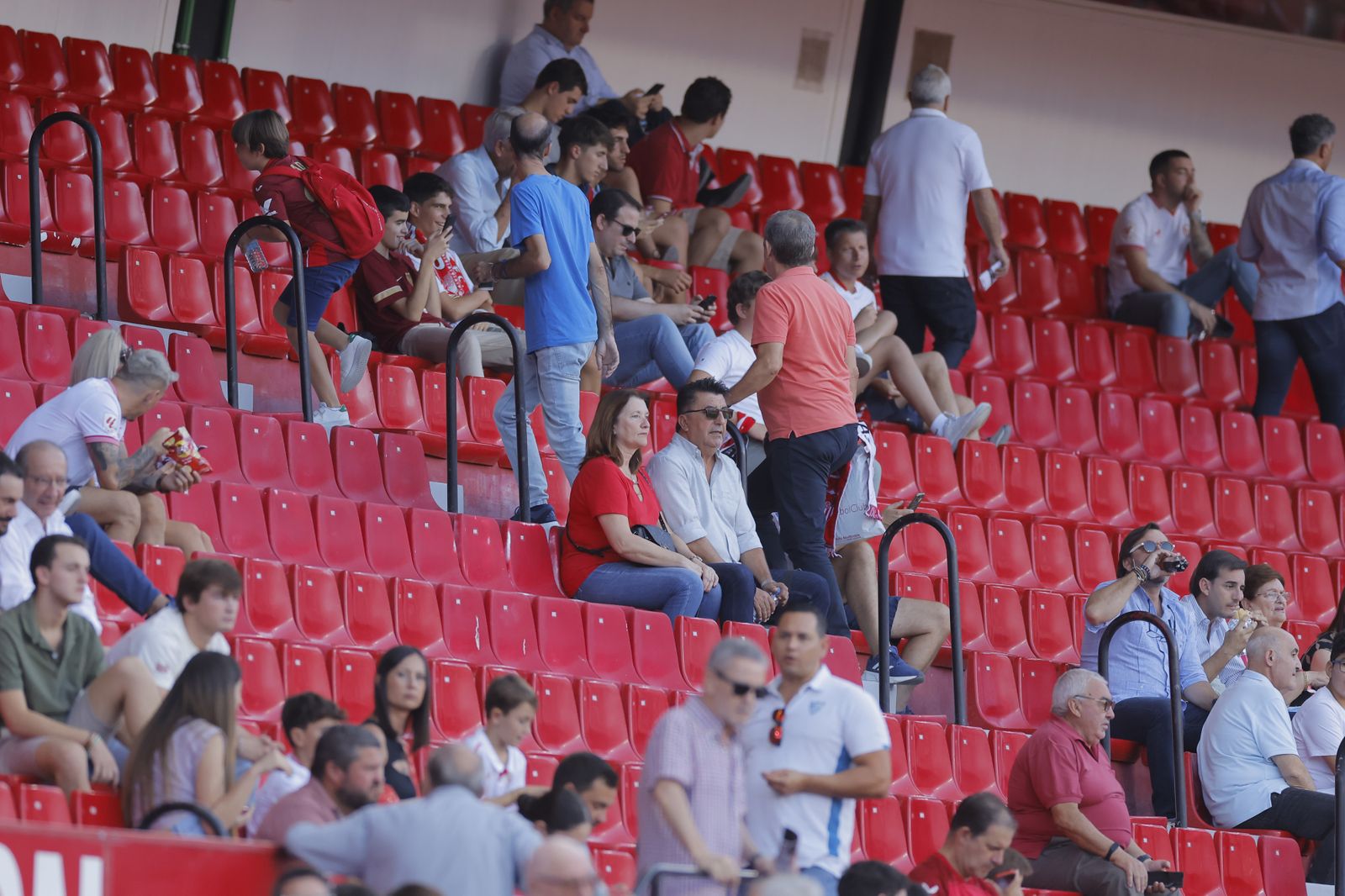 Búscate en las fotos del Sevilla-Almería