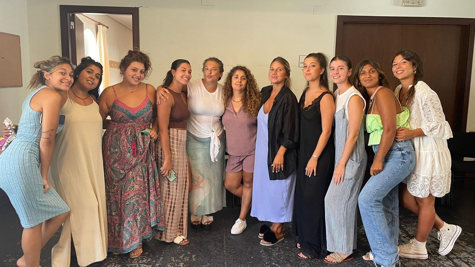 Algunas de las voces femeninas, junto a Pastora Galván.