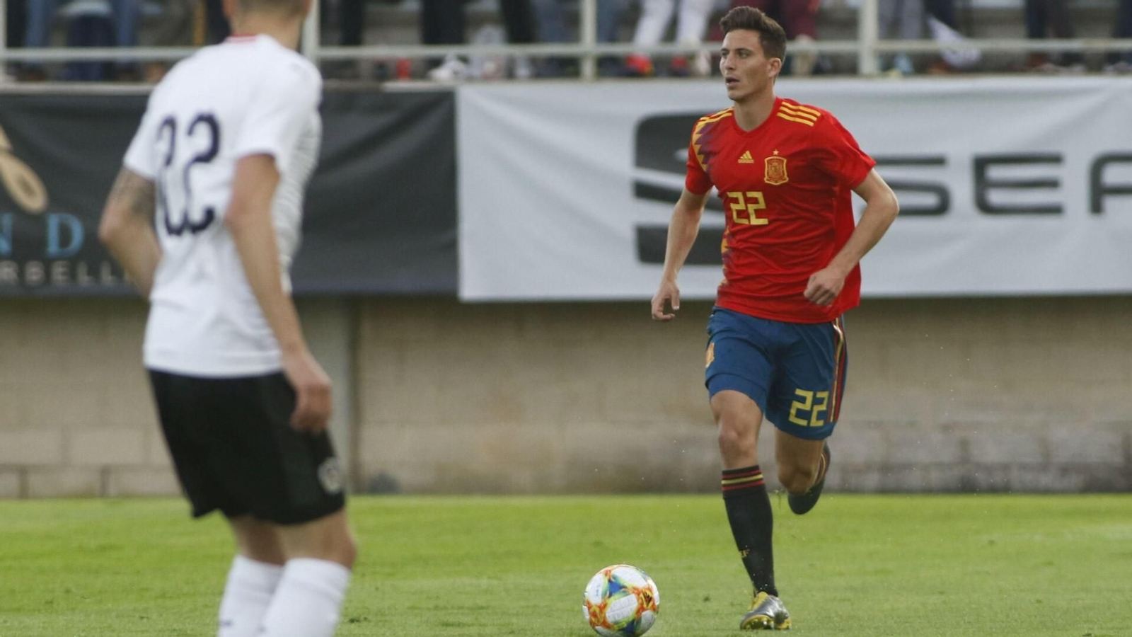 Pau Torres, en su debut con la sub 21 ante Rumanía.