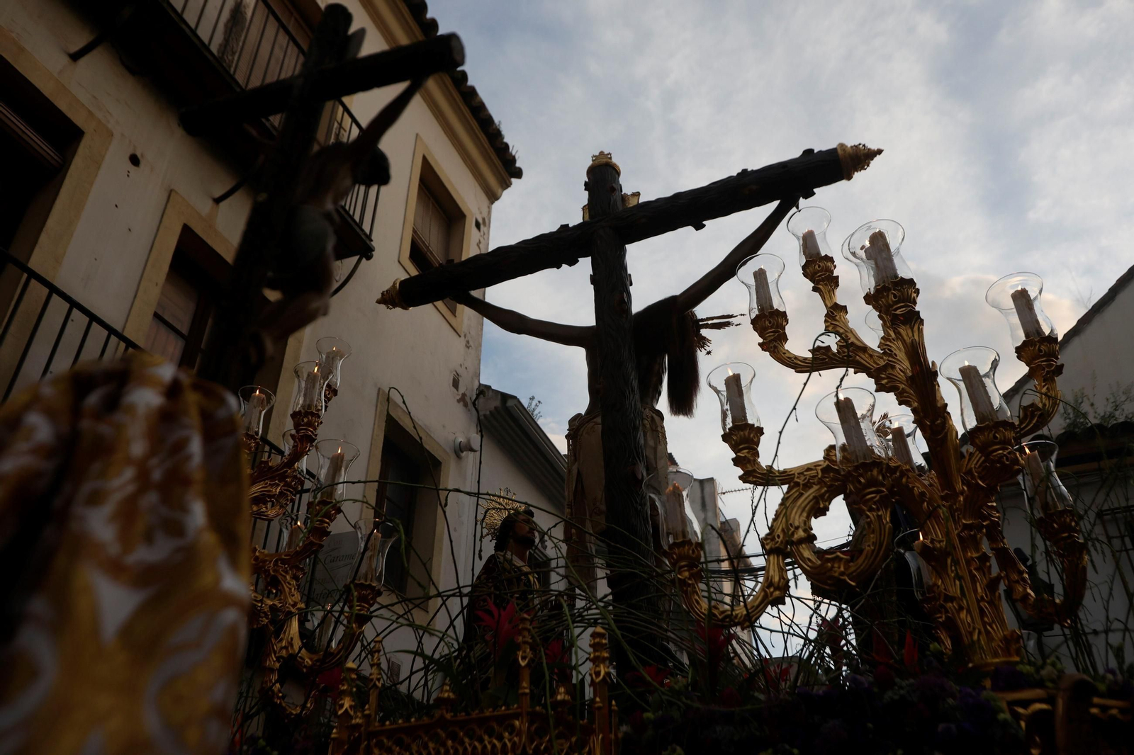 La procesión del Cristo de Gracia en este Jueves Santo de Córdoba, en imágenes