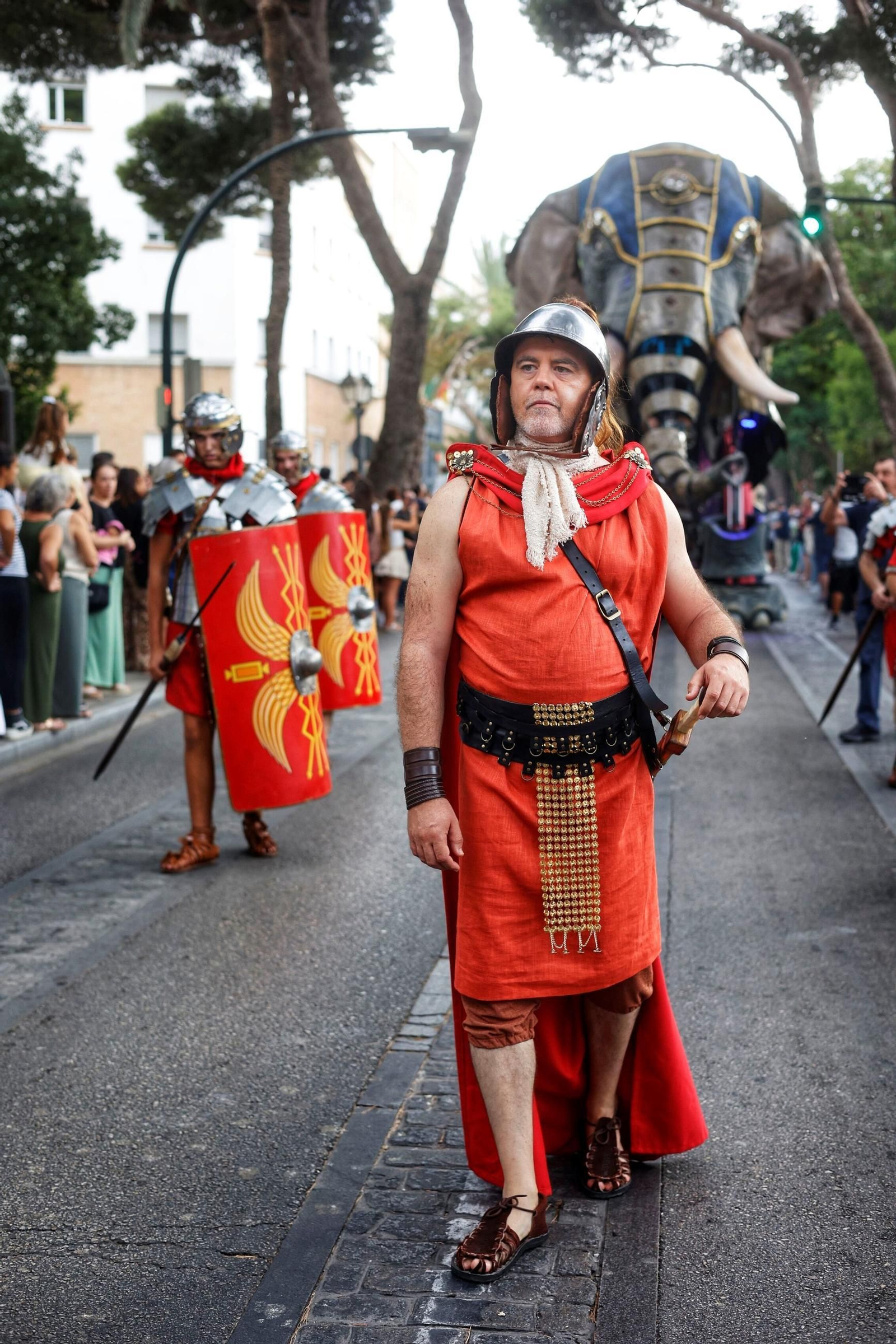Las imágenes de Gades Romana 2025: la comitiva y el espectáculo inaugural en Cádiz