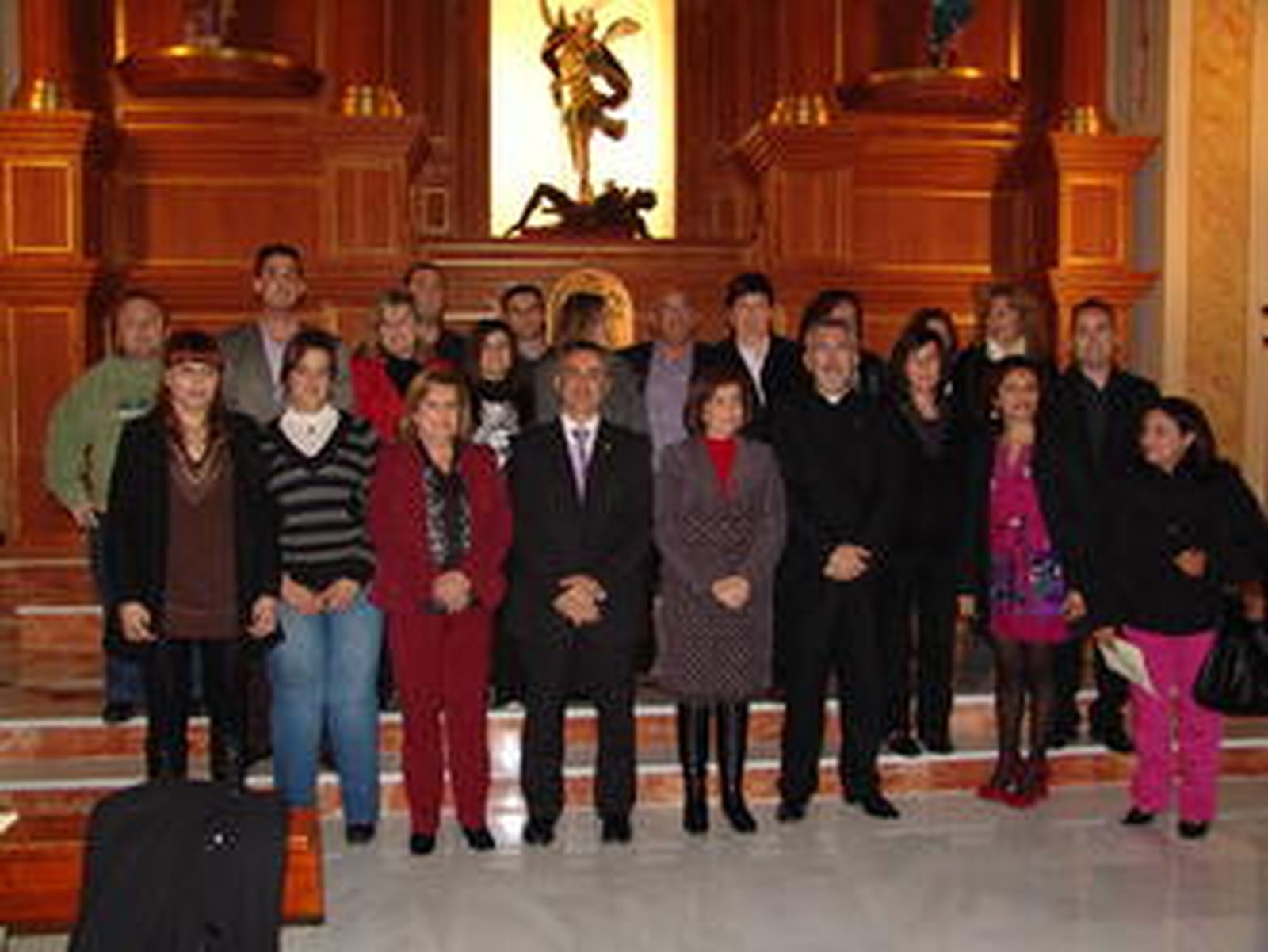 Alumnos de un taller de empleo restauran el retablo de la iglesia de Pulpí