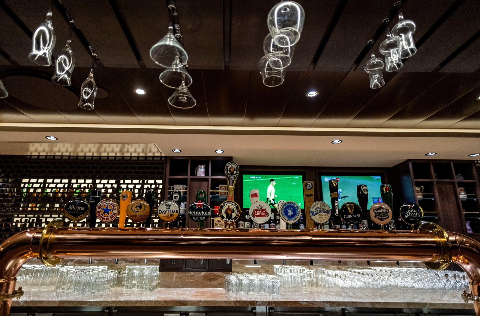 Imágenes de la visita del crucero MSC Euribia al puerto de Cádiz