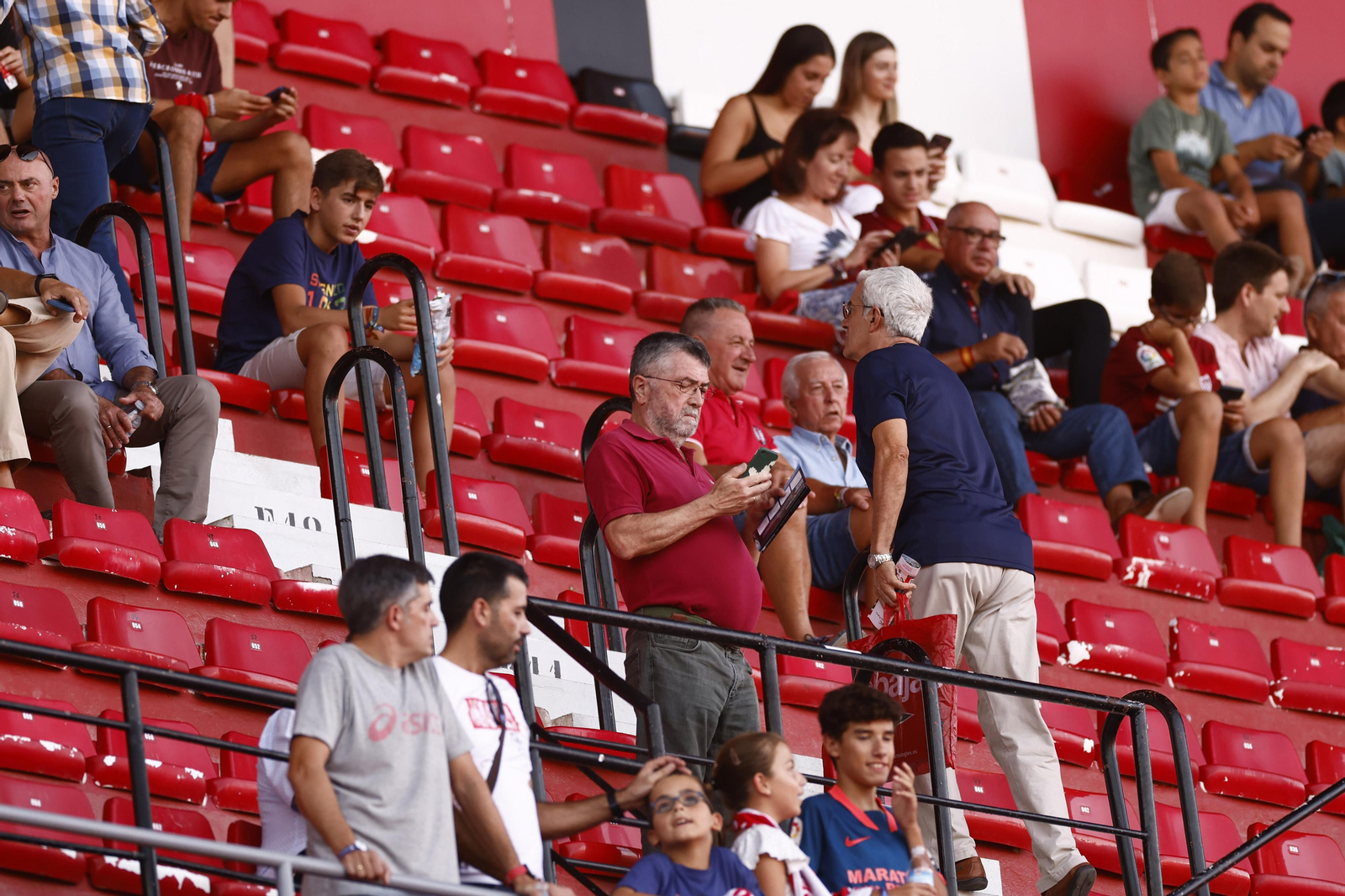 Búscate en las fotos del Sevilla-Athletic