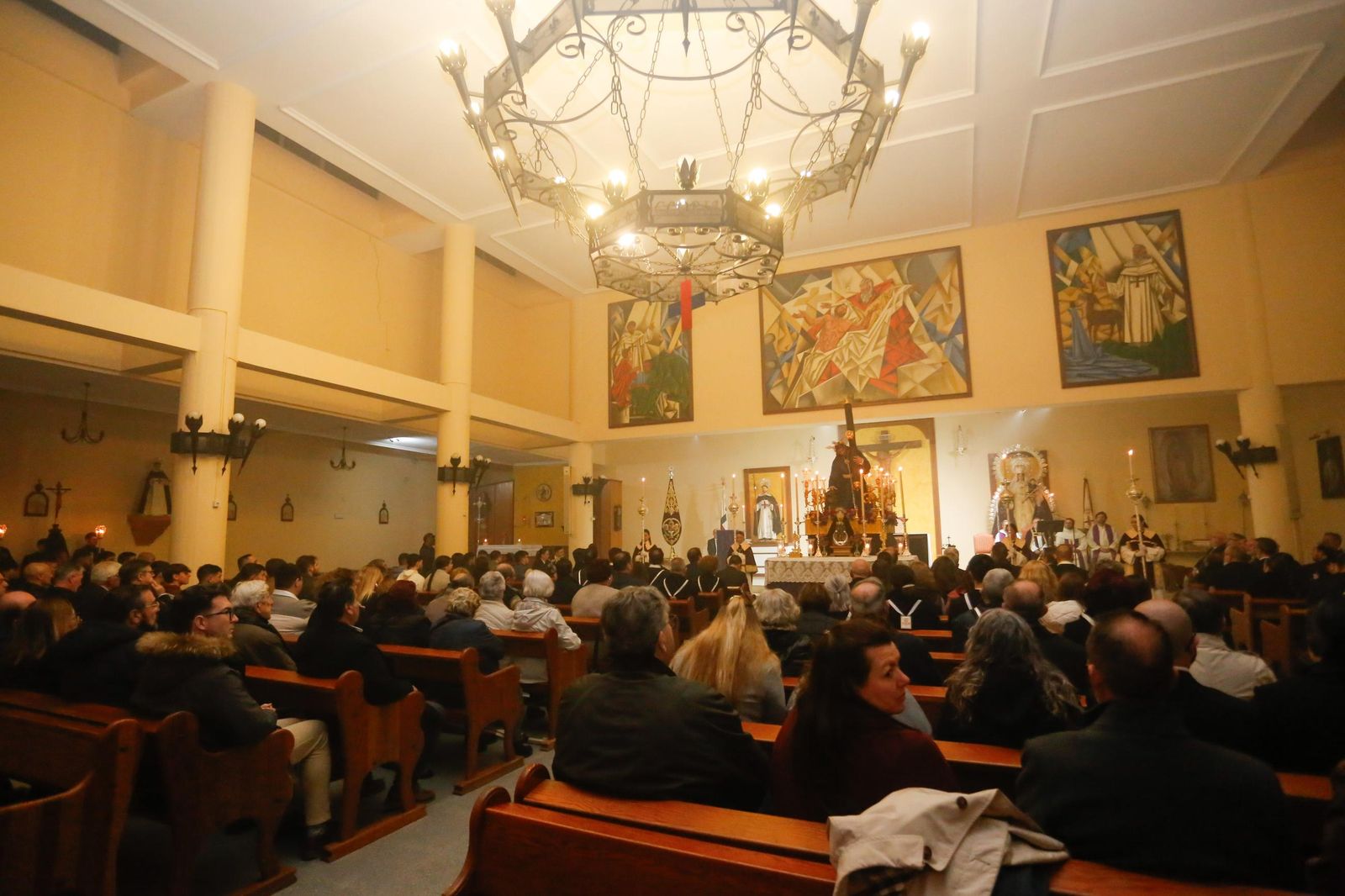 Fotos del vía crucis oficial del consejo local de Algeciras con las Tres Caídas