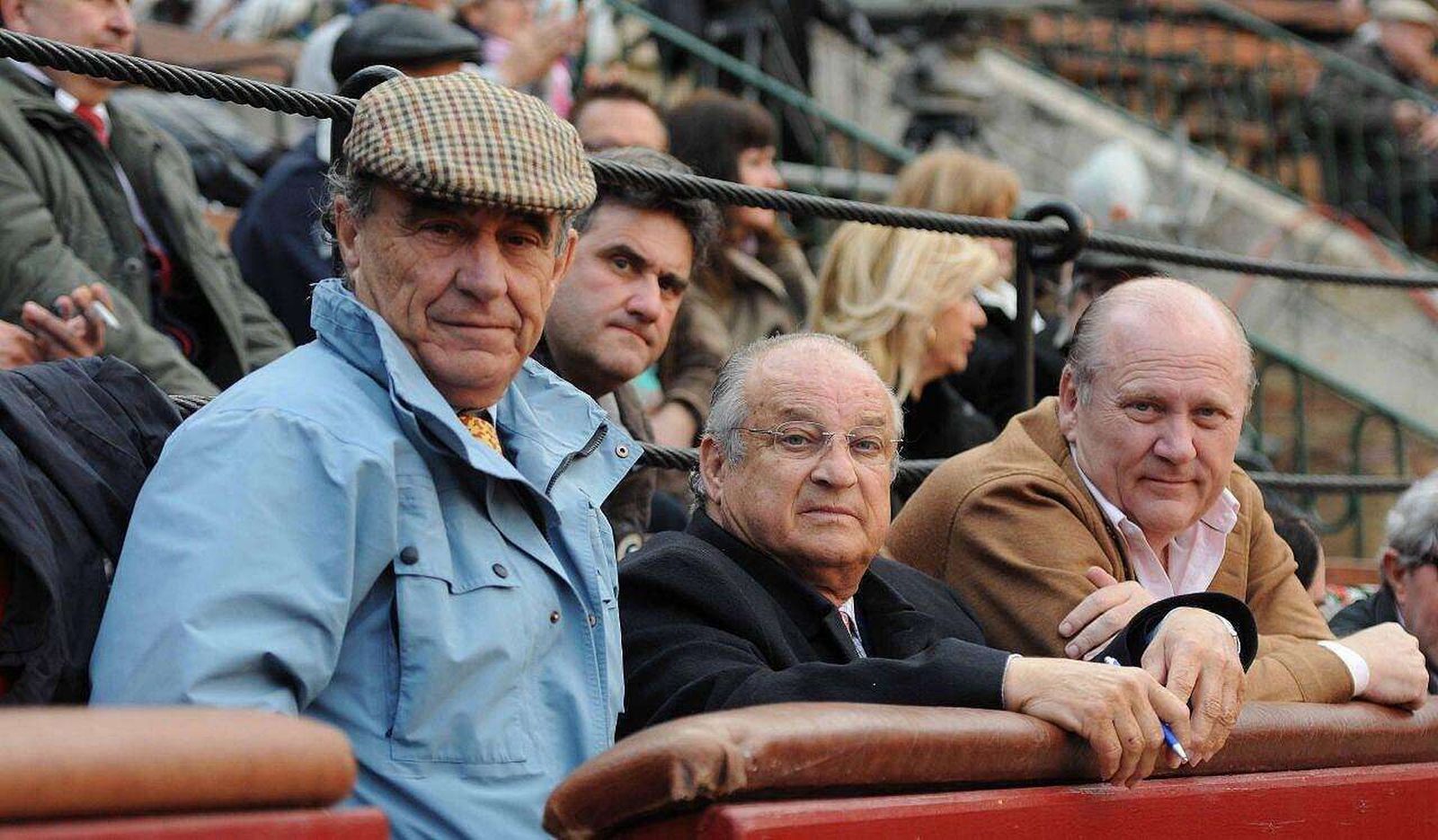 Con los ganaderos Ricardo Gallardo, de Fuente Ymbro, y Borja Domecq, de Jandilla, en un burladero.