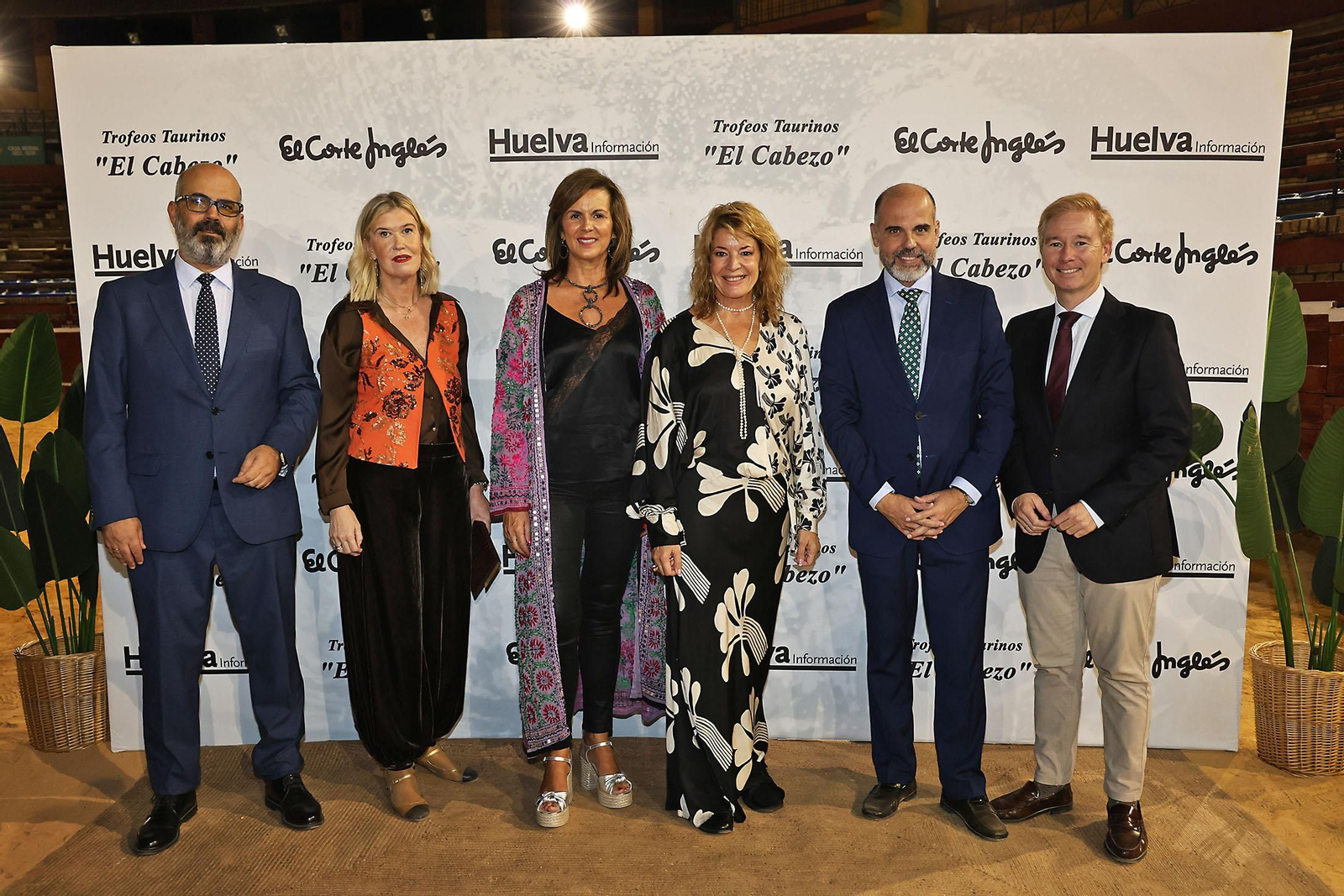 Imágenes del ambiente en la entrega de la XXXII edición de los premios taurinos "El Cabezo"