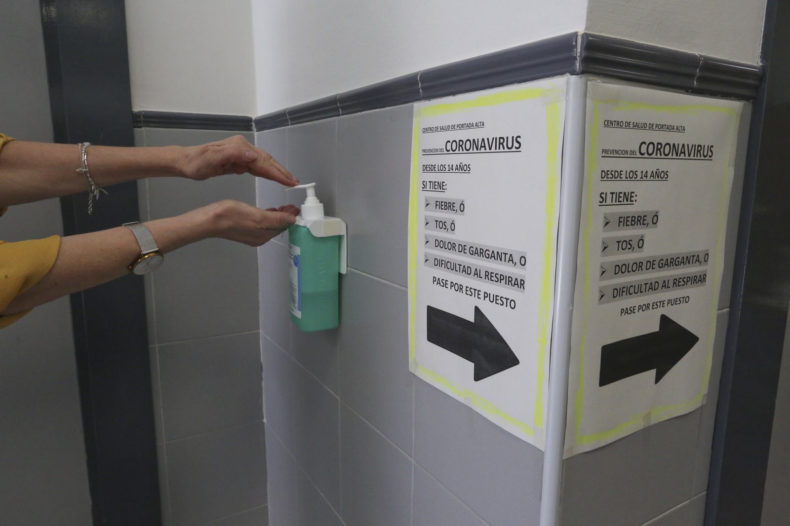 Gel para las manos, en un centro de centro de salud.