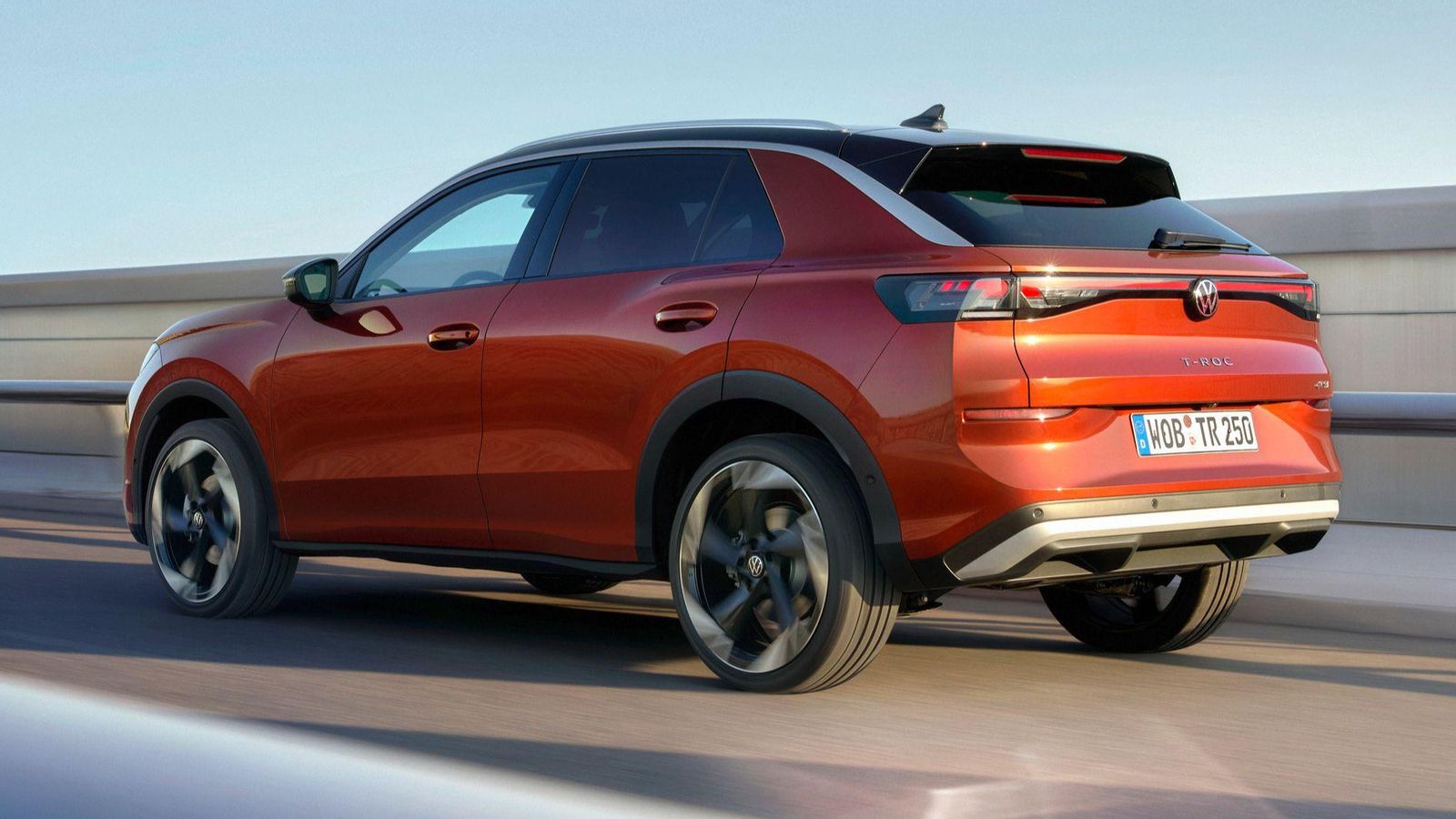 Por el momento los únicos motores para el T-Roc son dos 1.5 eTSI de 116 o 150 CV combinados con tres niveles de equipamiento o dos ediciones de lanzamiento.