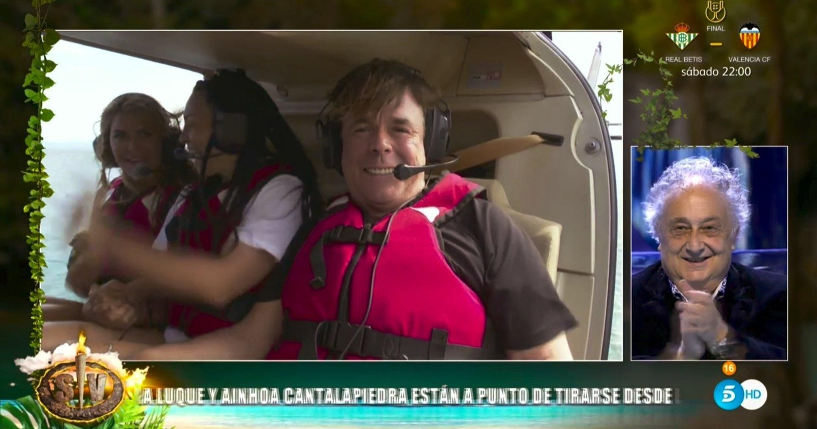 Pepe Carabias, en el recuadro de la derecha, animando a Juan Muñoz en 'Supervivientes' Pepe Carabias, en el recuadro de la derecha, animando a Juan Muñoz en 'Supervivientes'