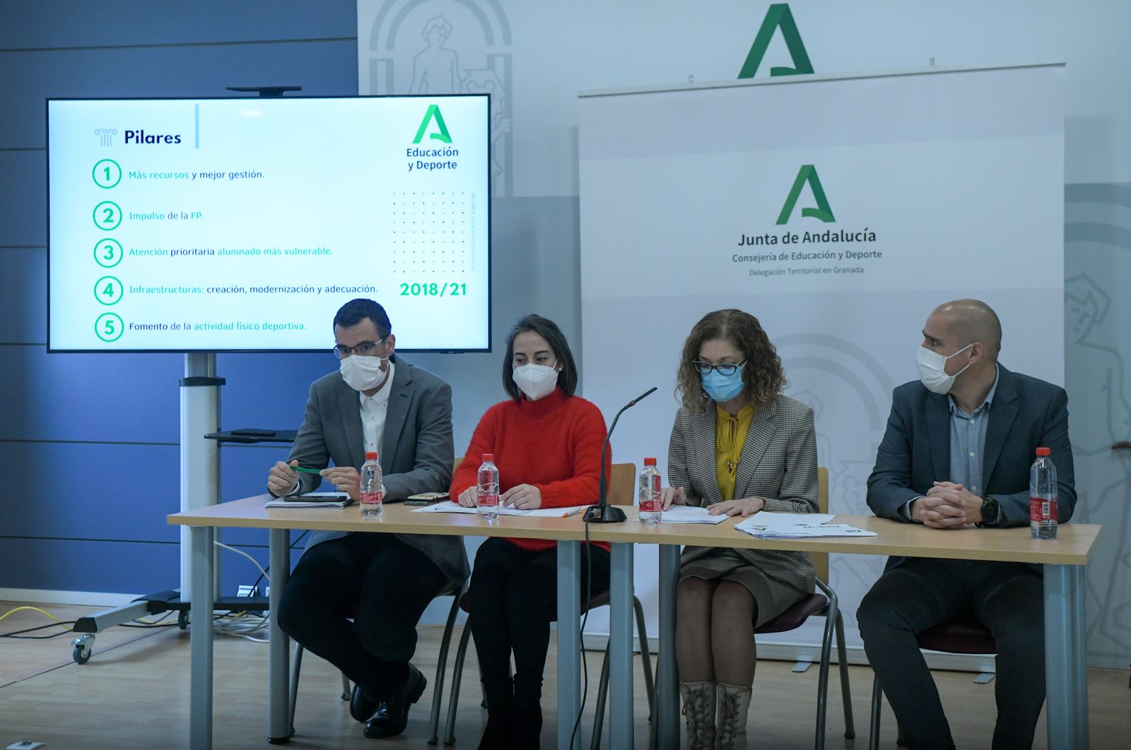 De izquierda a derecha, 3l jefe de servicio de Planificación, José Antonio Tarifa; la jefa de Ordenación Educativa, Elisa Contreras; la delegada de Educación, Ana Berrocal; y el responsable de Recursos Humanos de la Delegación, José Manuel Arias.