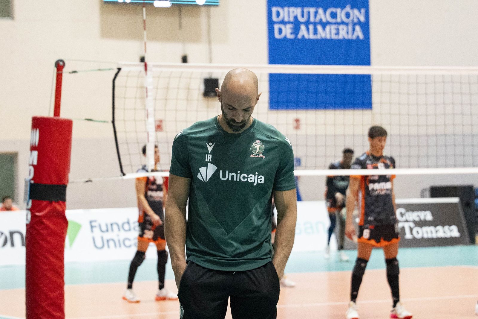Las imágenes del partido entre Unicaja Costa de Almería y Pamesa Teruel de Superliga de voleibol