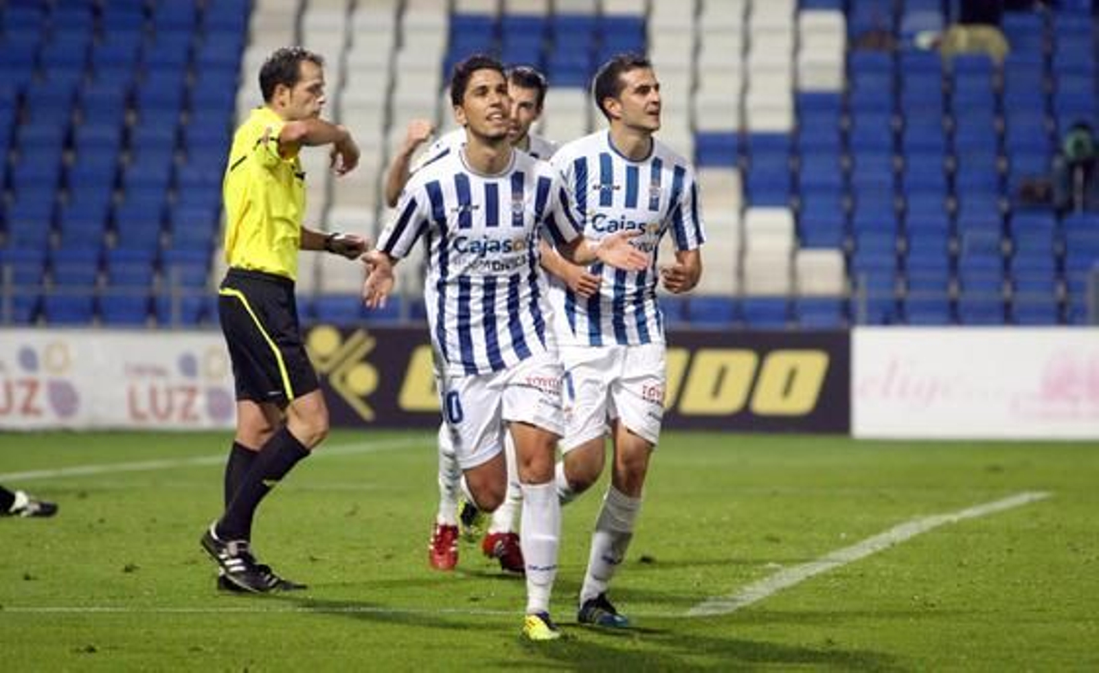 El Recreativo no pasa del empate en casa ante el Huesca. / Espínola