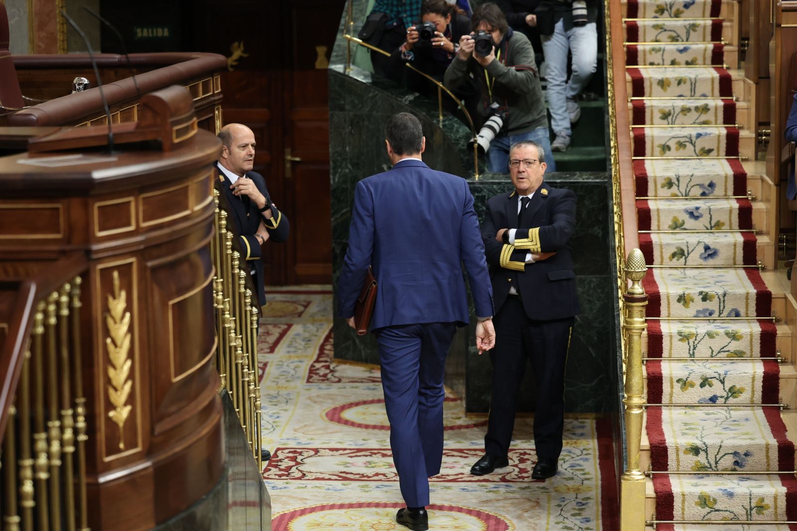 El presidente del Gobierno abandonando el Congreso de los Diputados.