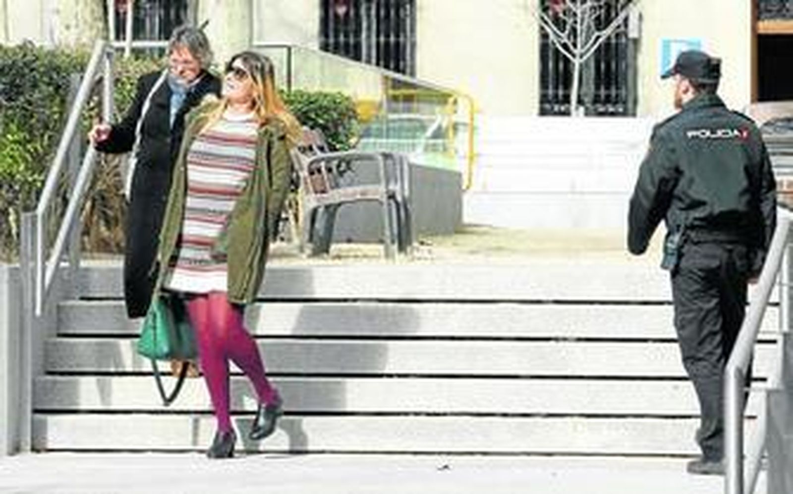 Mónica González, sonriente, al abandonar ayer la Audiencia Nacional tras ser absuelta de la acusación de estafa por el caso 'Eurowork'.