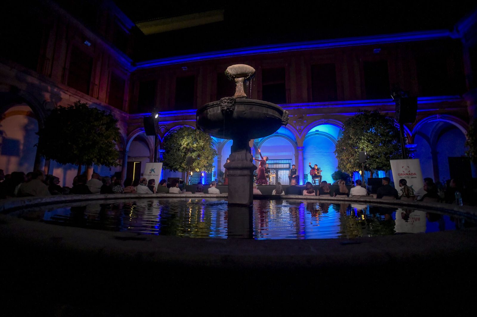 El flamenco de Fuensanta La Moneta hace vibrar la Abadía del Sacromonte: las mejores imágenes