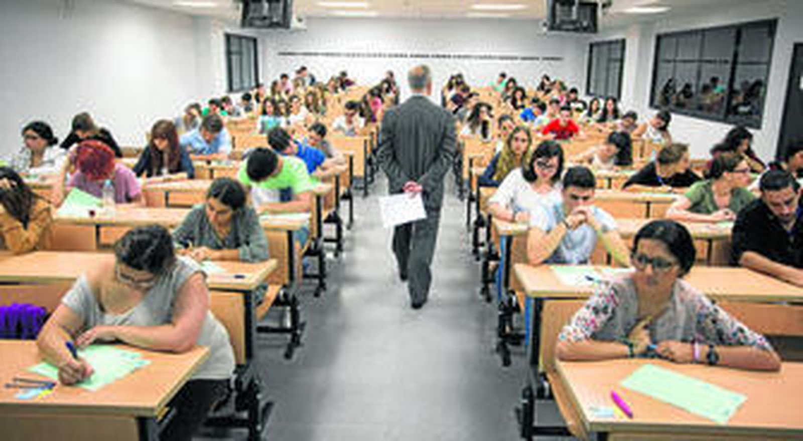 La Facultad de Derecho de la Universidad de Sevilla fue ayer una de las sedes de la Selectividad.