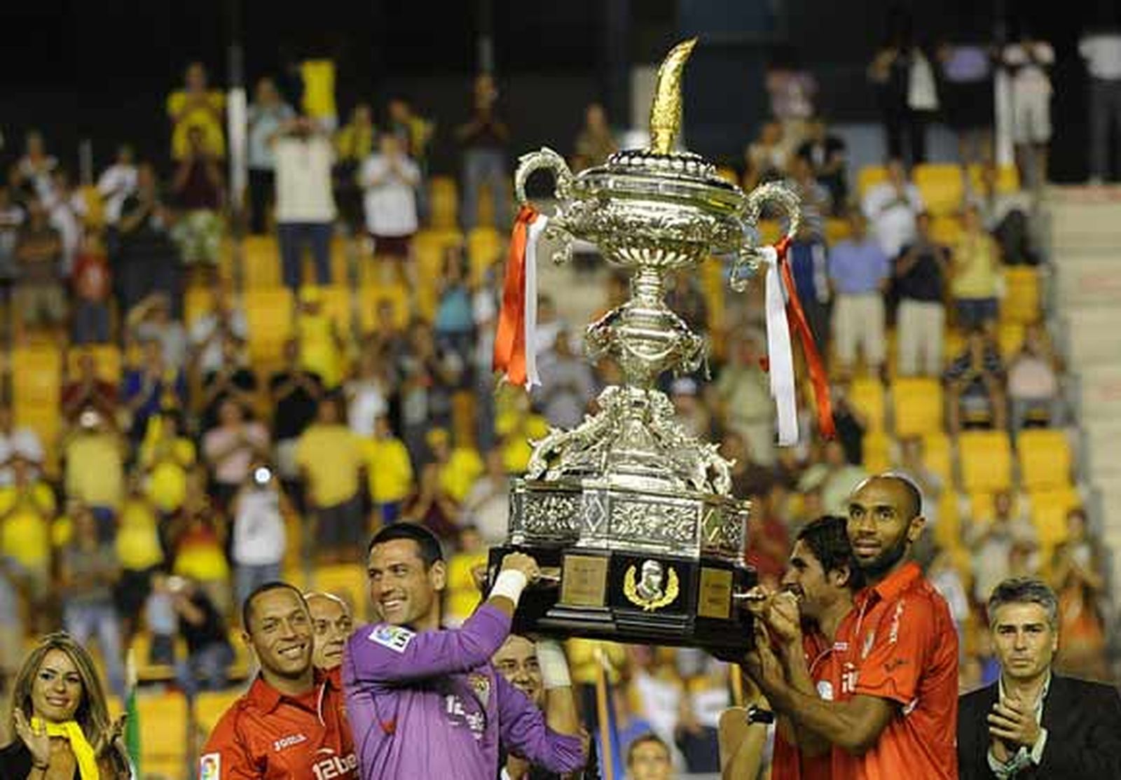 El Sevilla busca su tercer Trofeo Carranza consecutivo