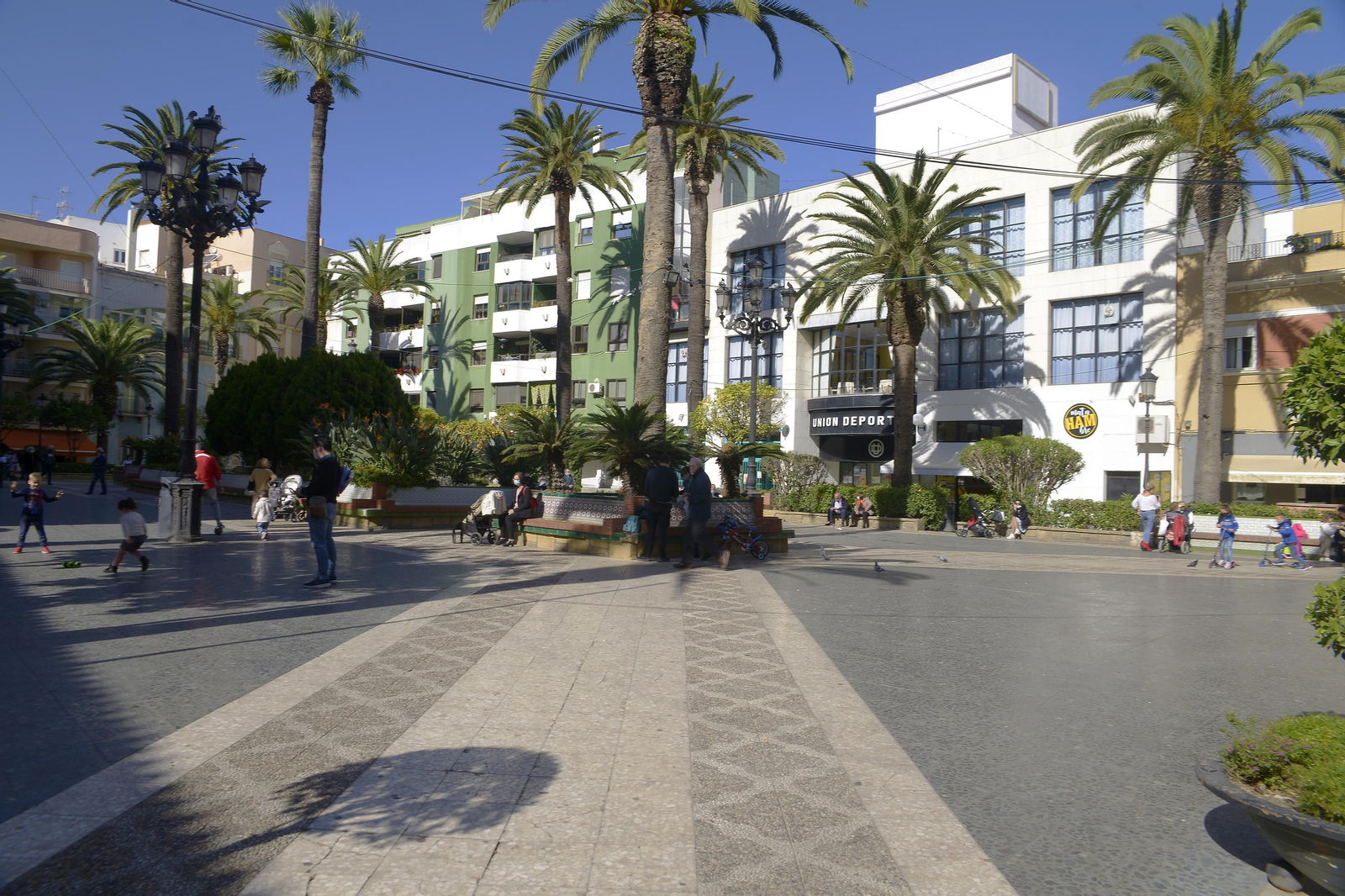 Fotos de ambiente de las calles en La Línea