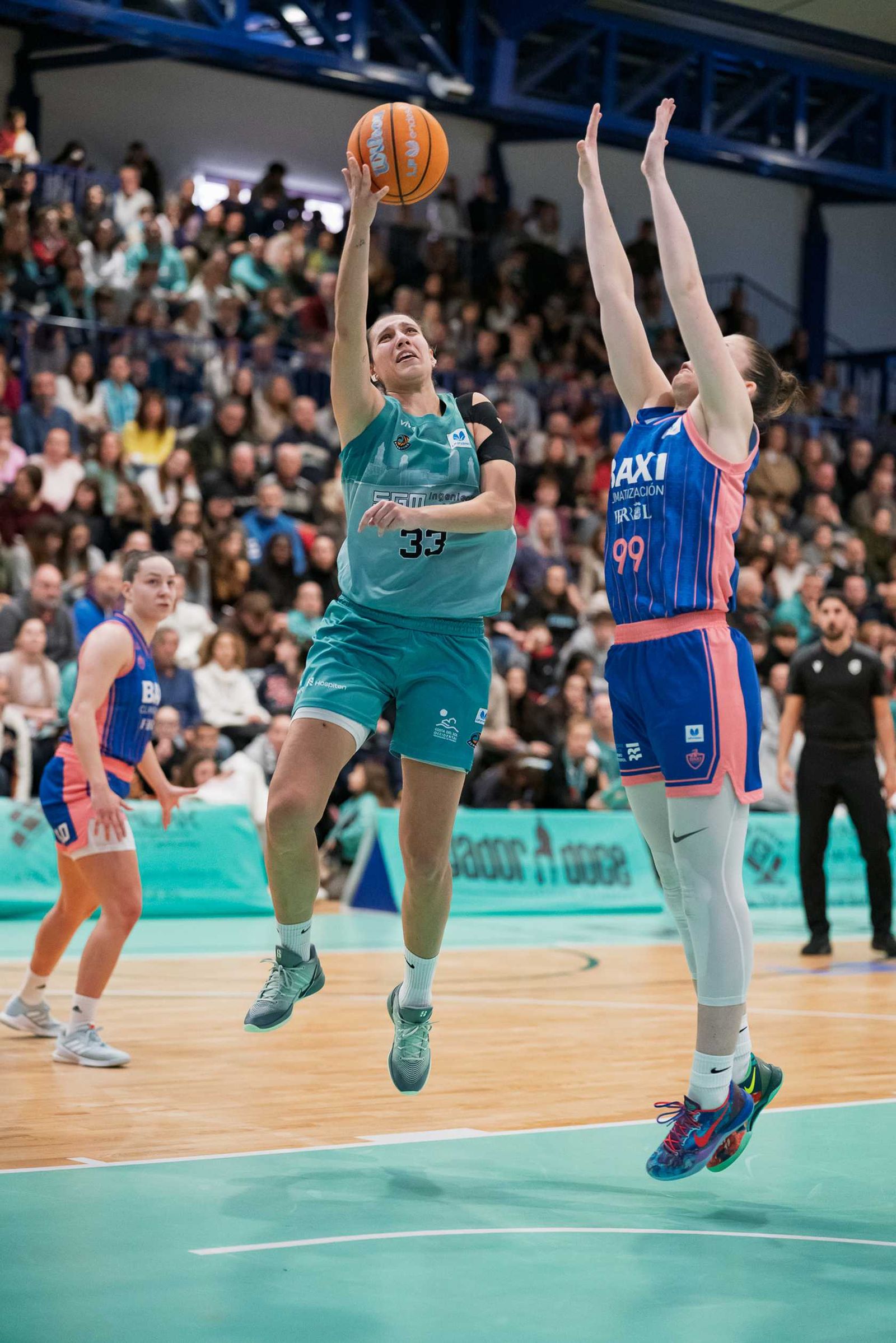 CAB Estepona-Baxi Ferrol: Partido redondo para hacer vibrar al Pineda