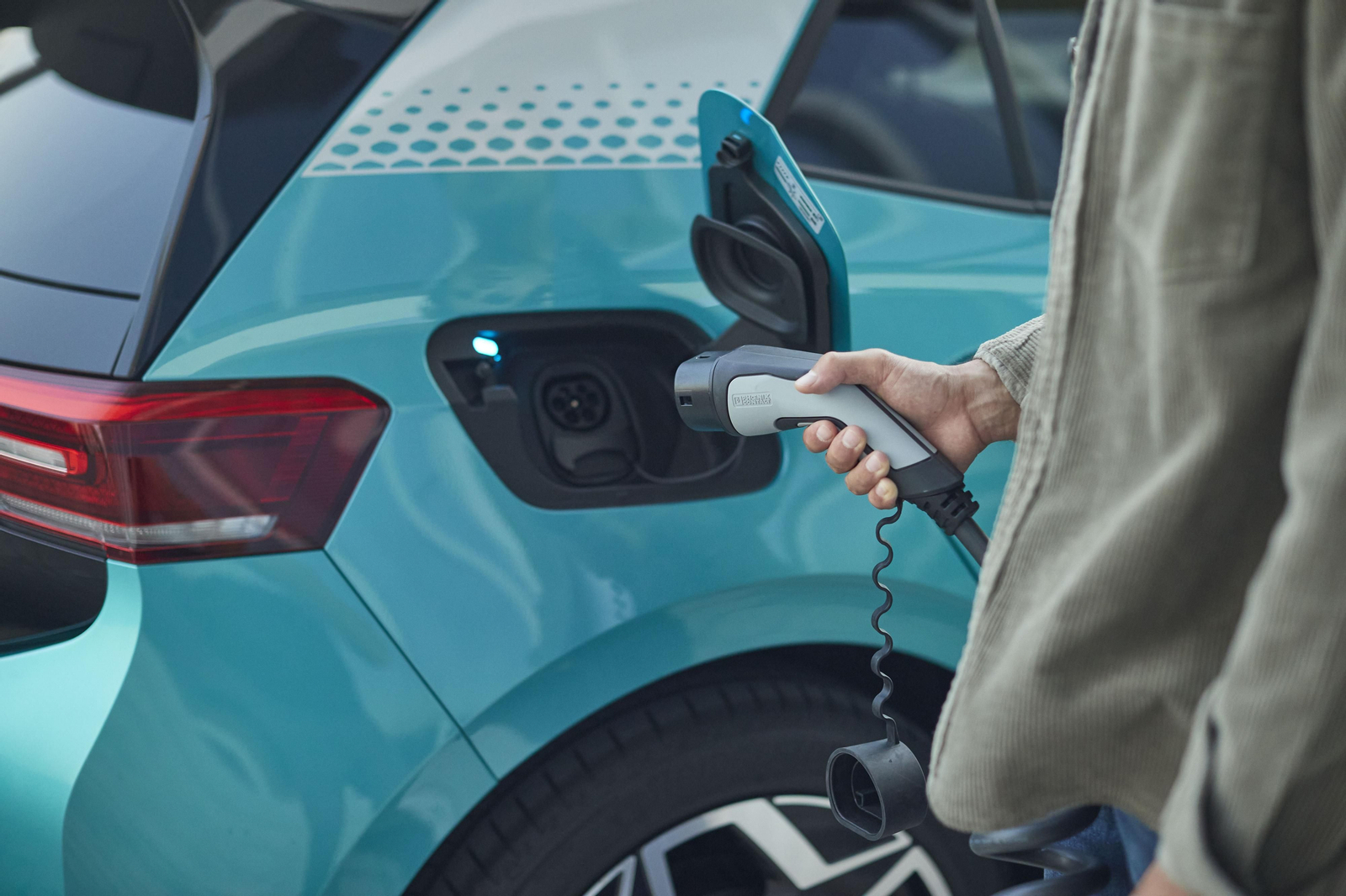 En septiembre se vendieron más coches con enchufe que de gasolina