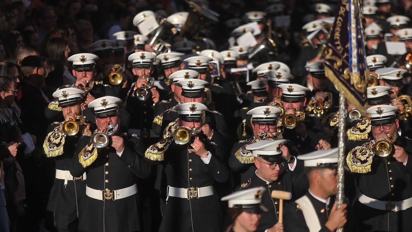 Acompañamiento musical de una procesión.