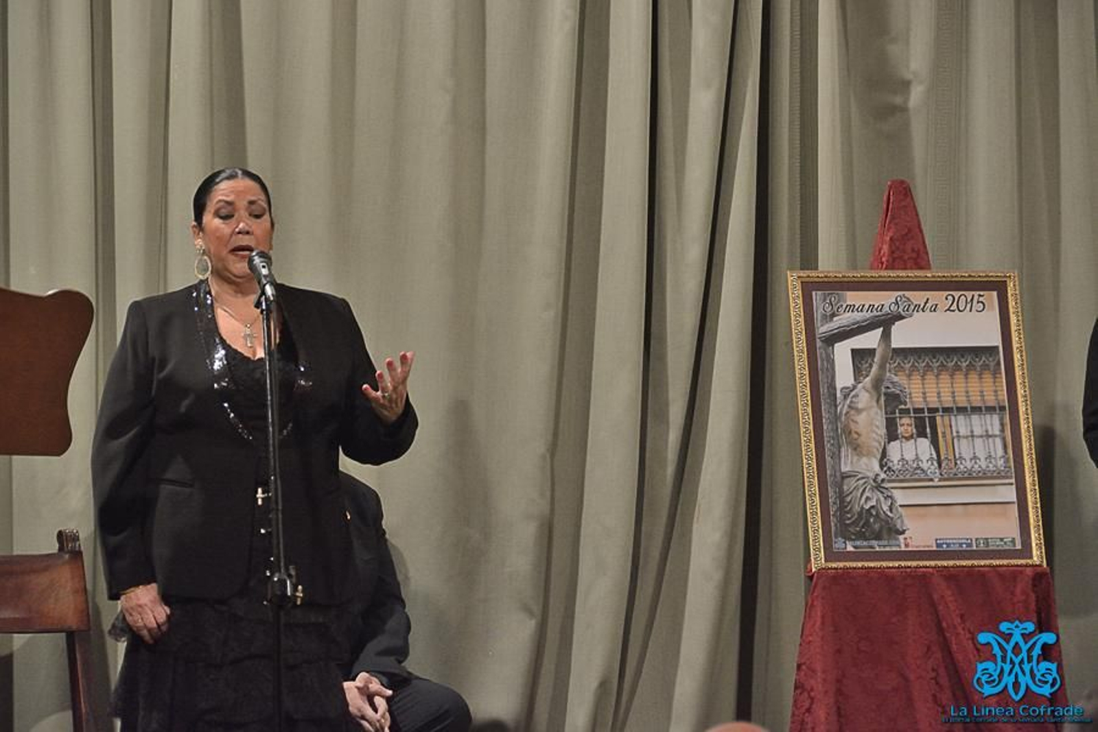 Pilar Pérez Aguilar durante la exaltación del cartel de Semana Santa de La Línea Cofrade de 2015.