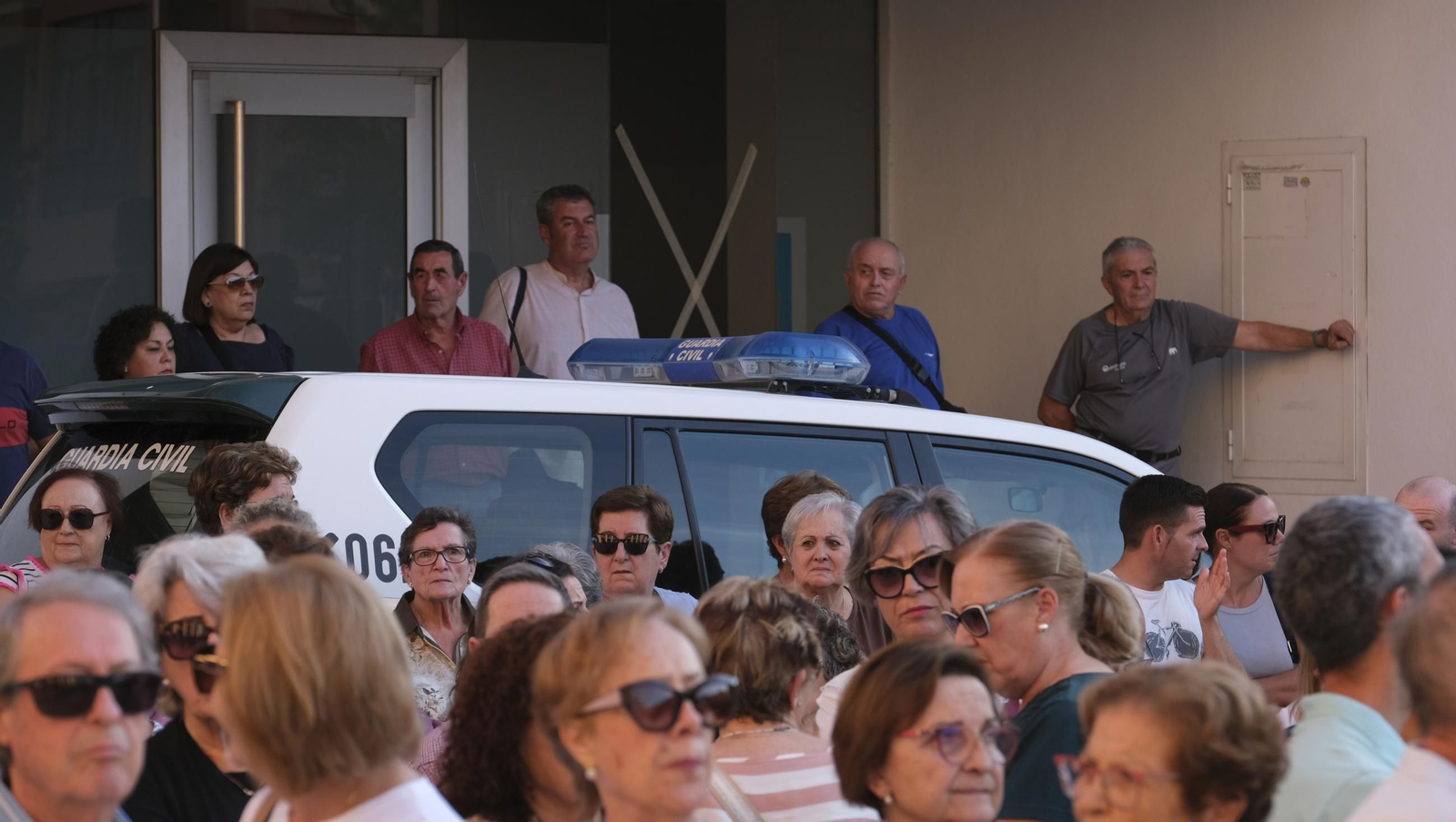 Las fotos de la masiva concentración por el asesinato de Antonio Campos en Berja