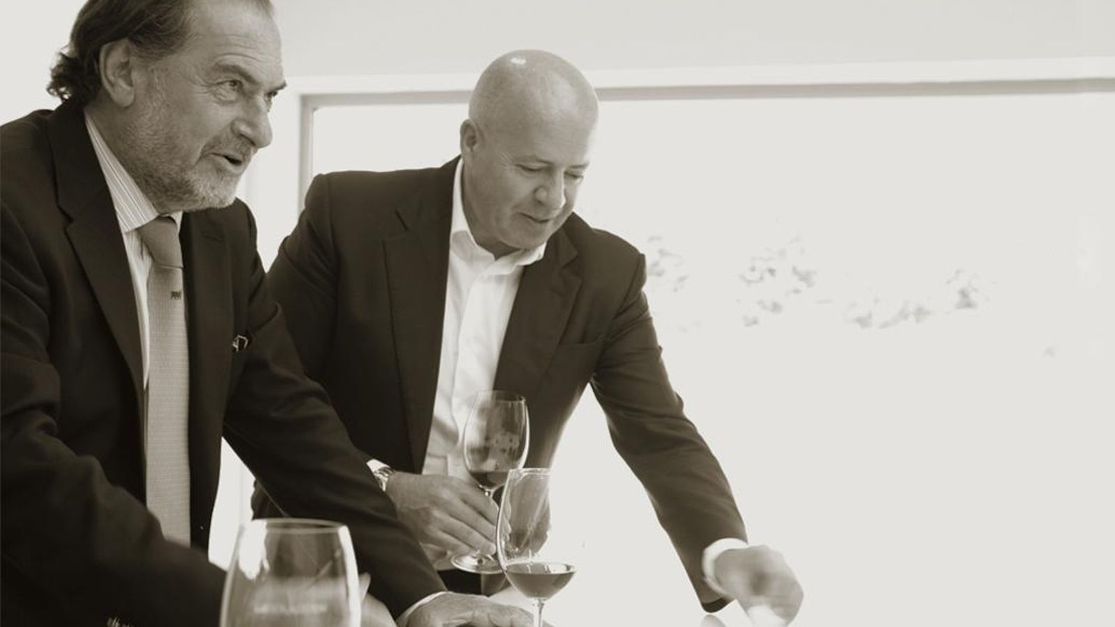 El consultor enológico, Michel Rolland, y el fundador de Araex, Javier Galarreta.