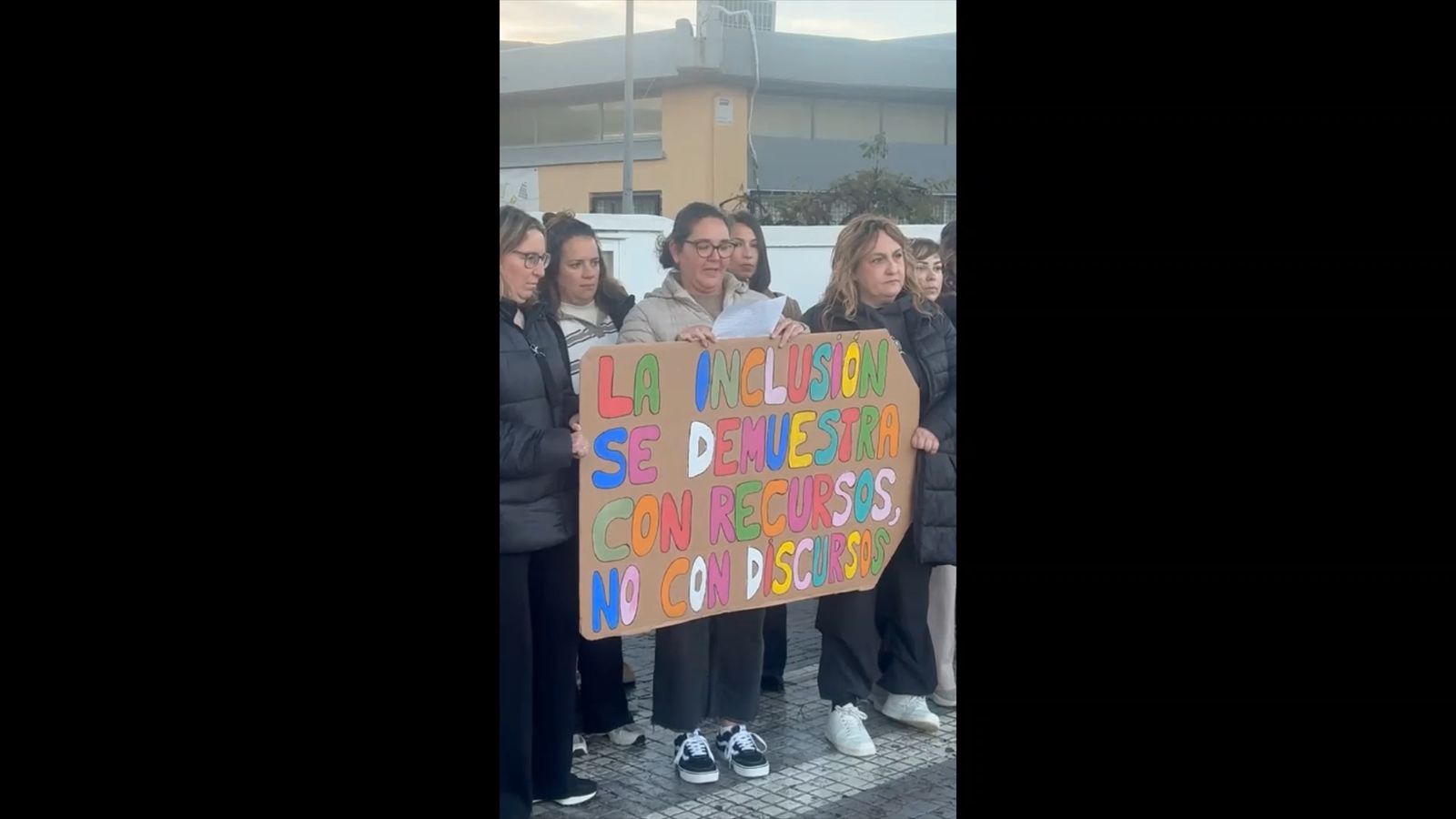 Así fue la protesta en el colegio José Luis Poullet de El Puerto para pedir más recursos
