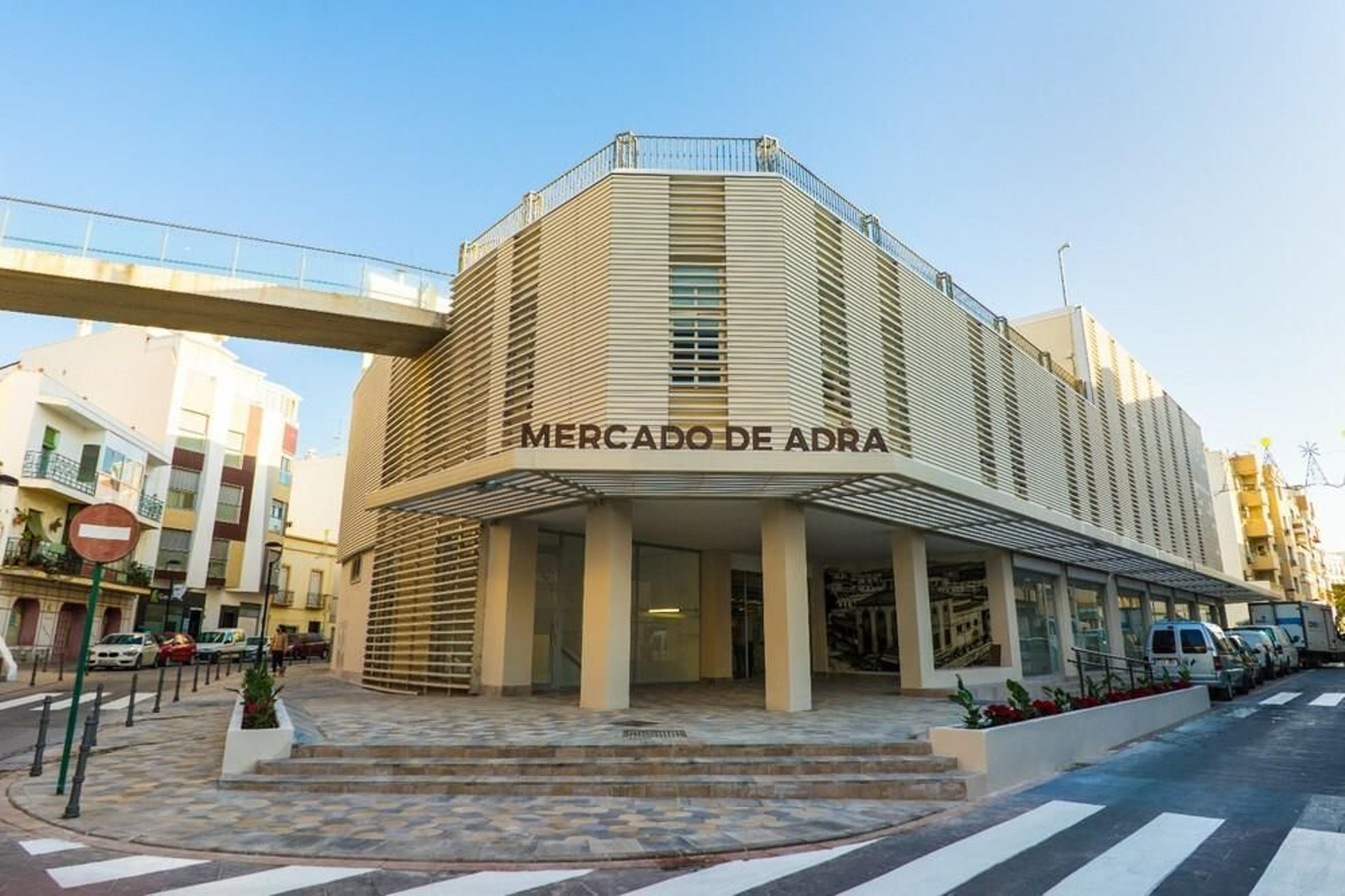 Fachada del Mercado de Adra.