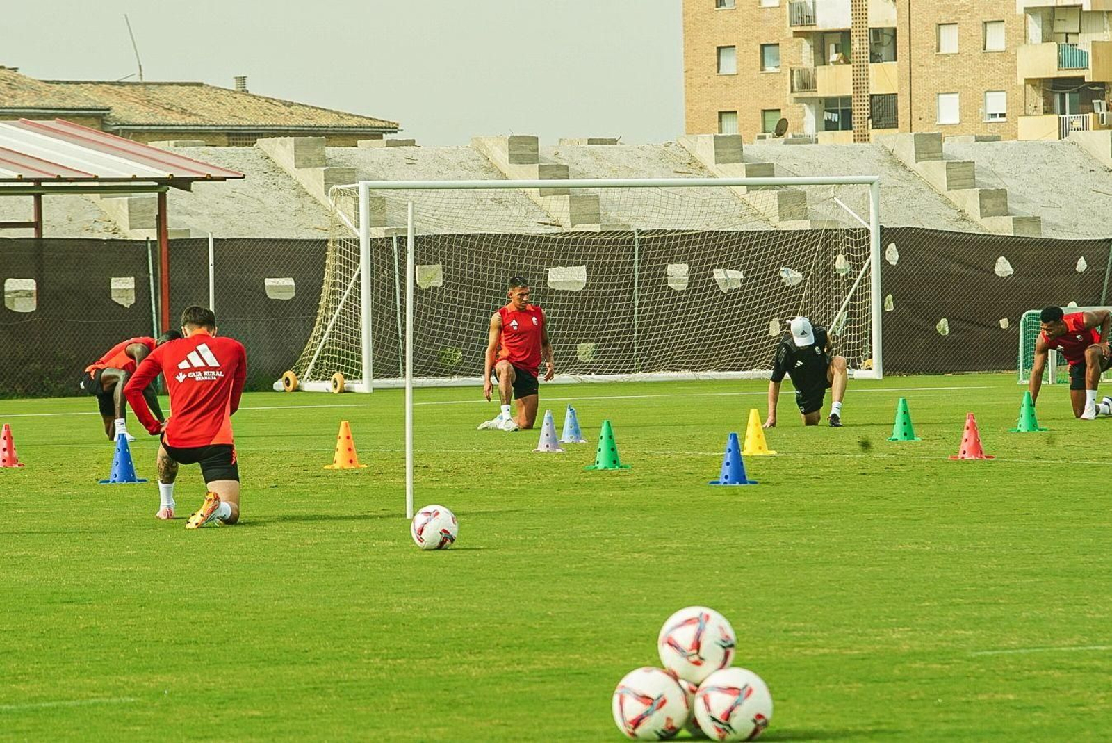 El primer entrenamiento de Fran Escribá en imágenes