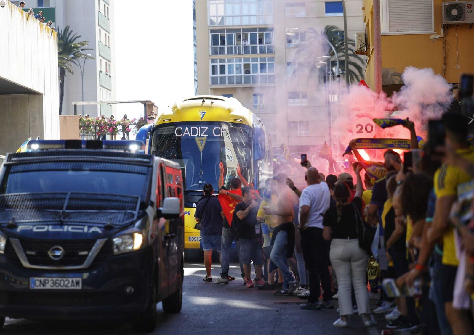 Imagen del recibimiento al equipo amarillo el día del Osasuna.