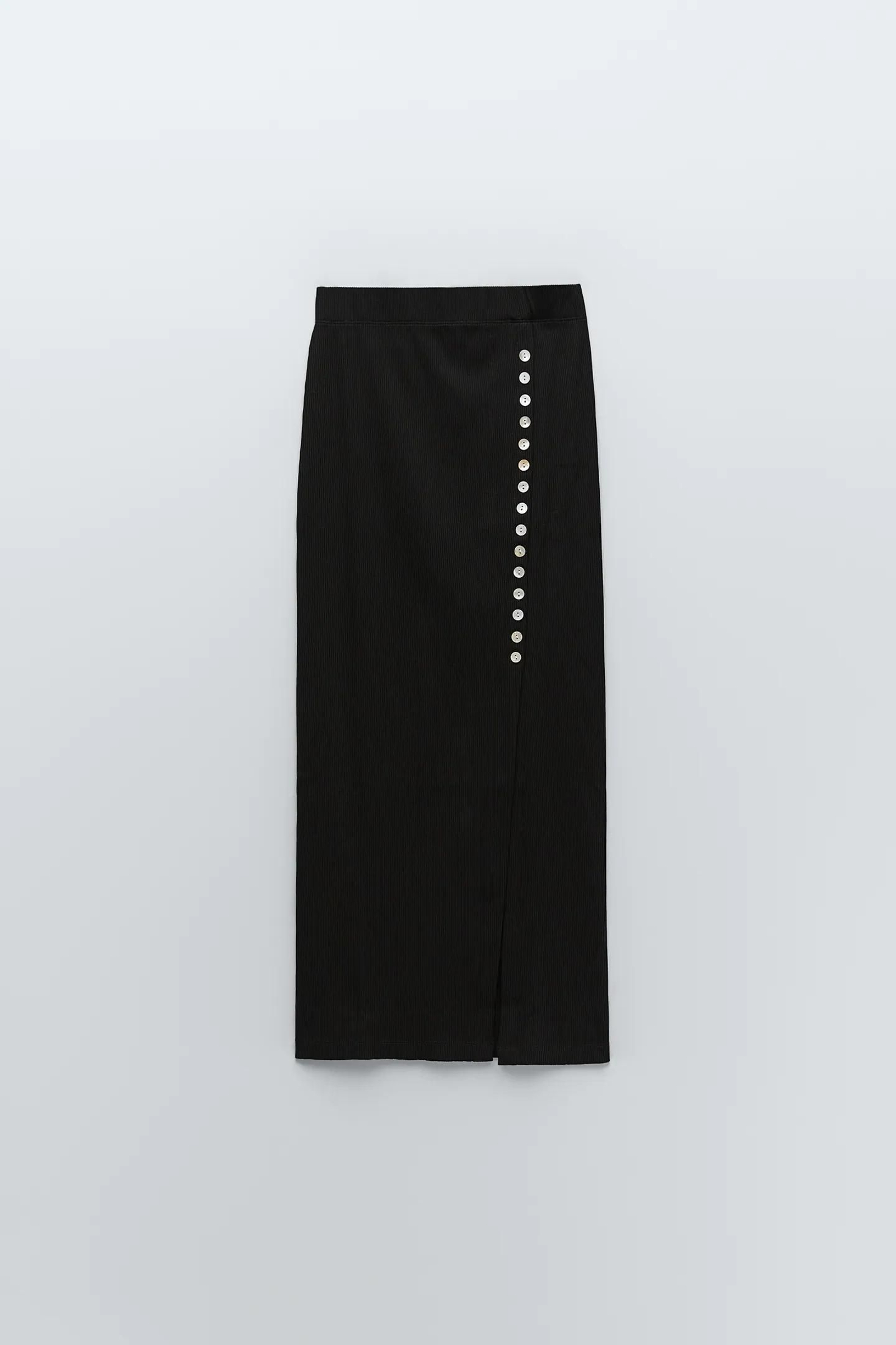 Falda midi de Zara con apertura y botones en el lateral.