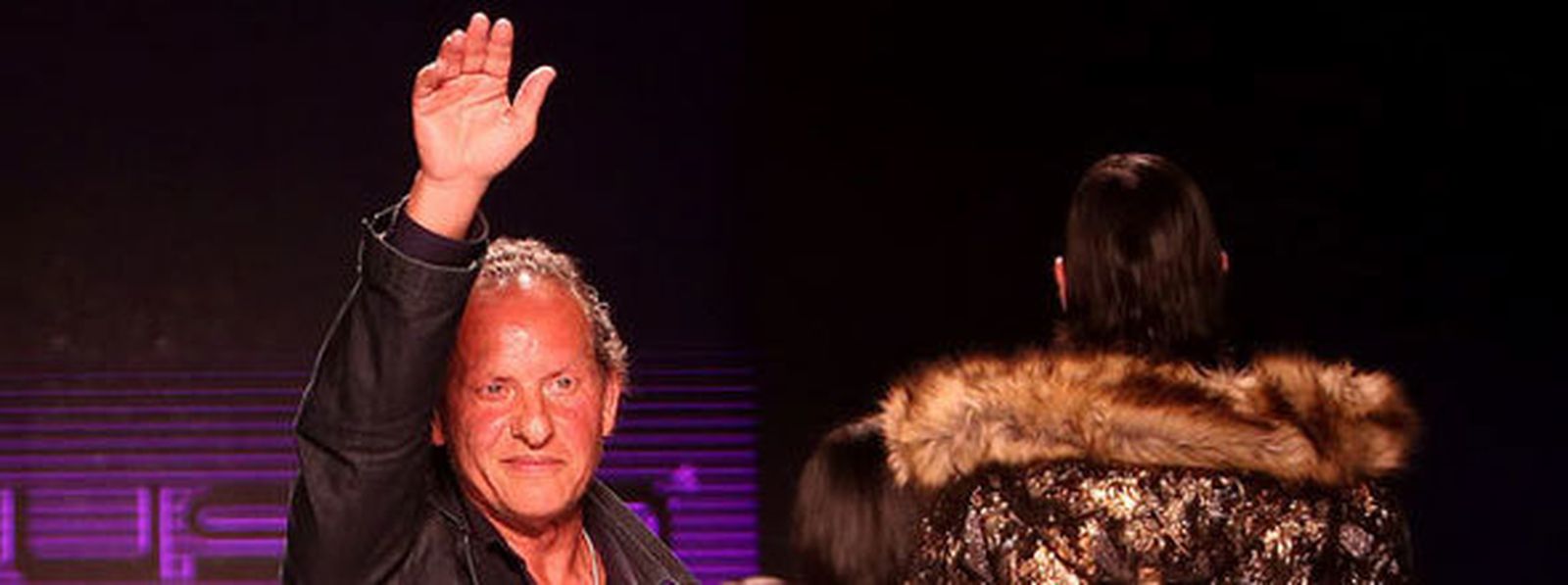 El diseñador catalán al terminar el desfile/Agencias