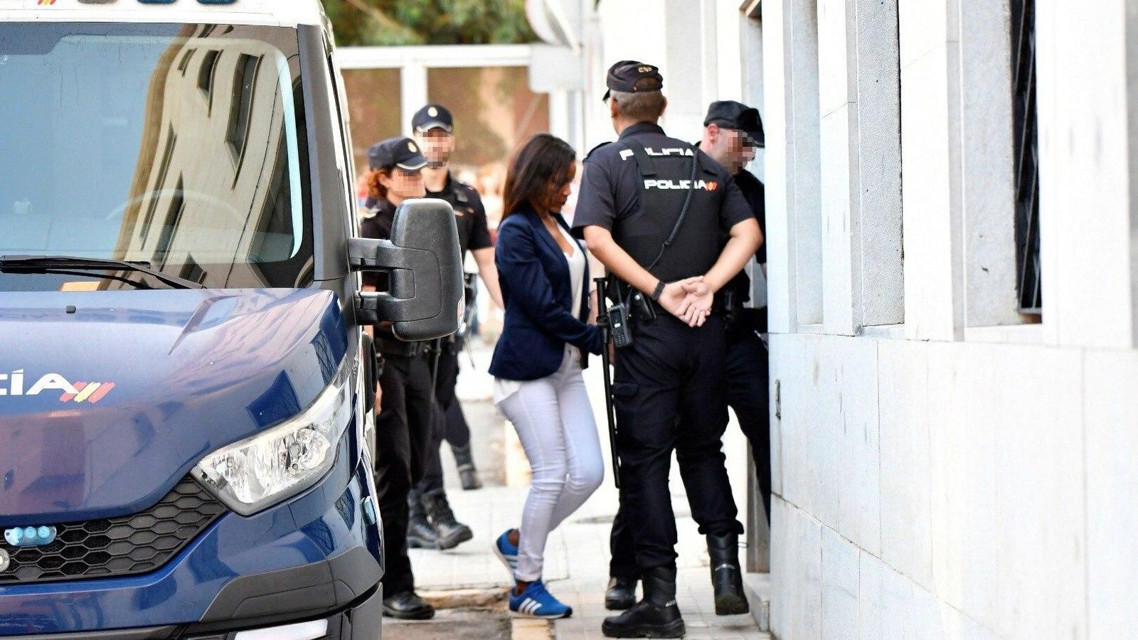 Ana Julia Quezada llega a la Audiencia Provincial de Almería.