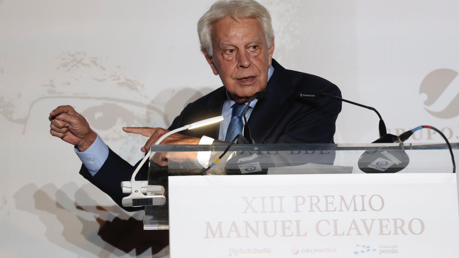 Felipe González, durante su discurso de la entrega del Premio Clavero a Alfonso Guerra.