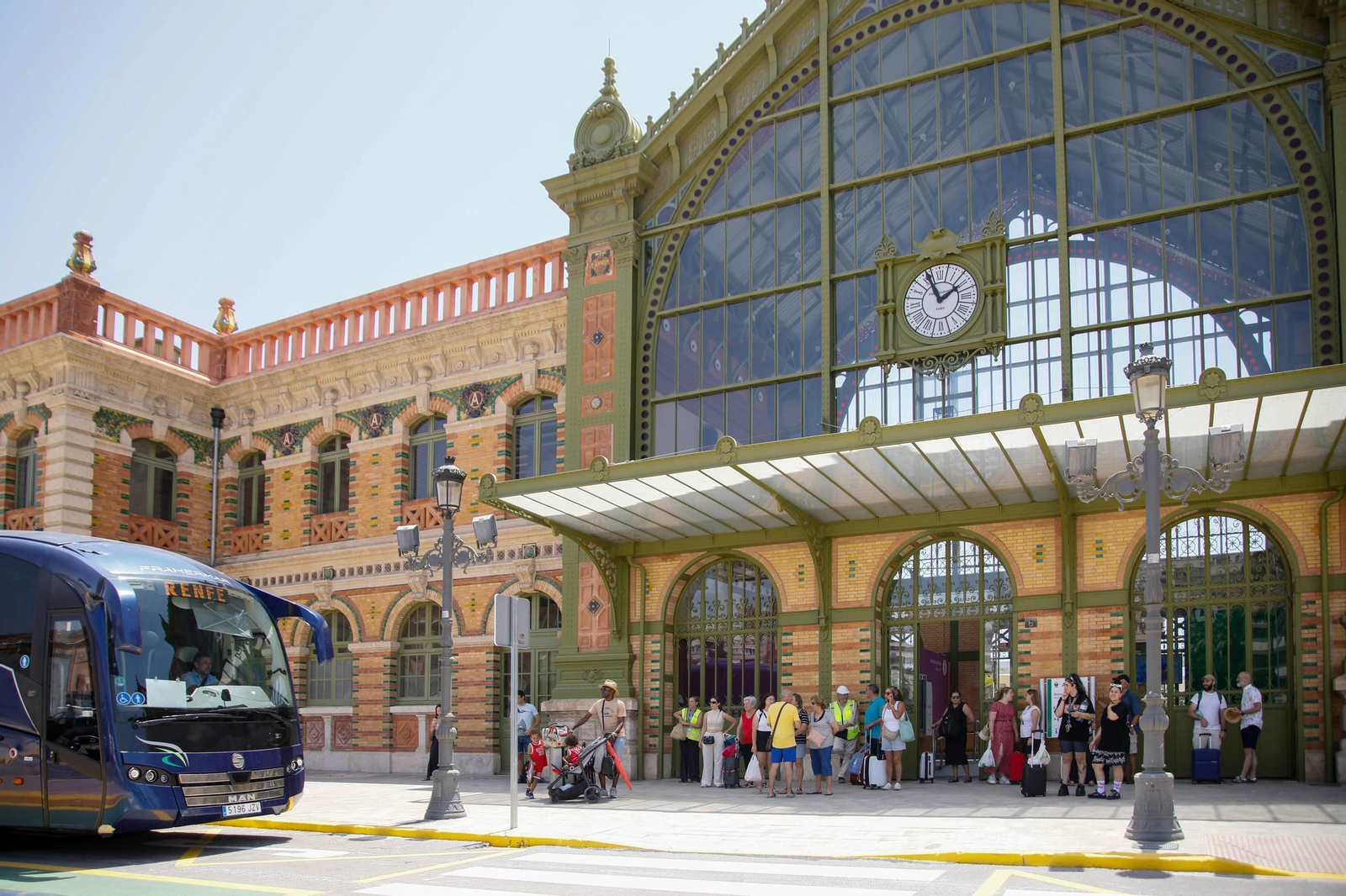 La apertura de la antigua estación de RENFE de Almería, en imágenes