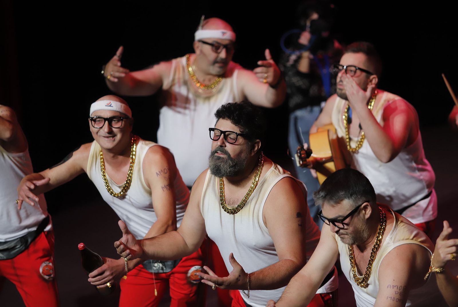 Imágenes de la actuación de la murga de Huelva Los Yoyas en el Carnaval Colombino