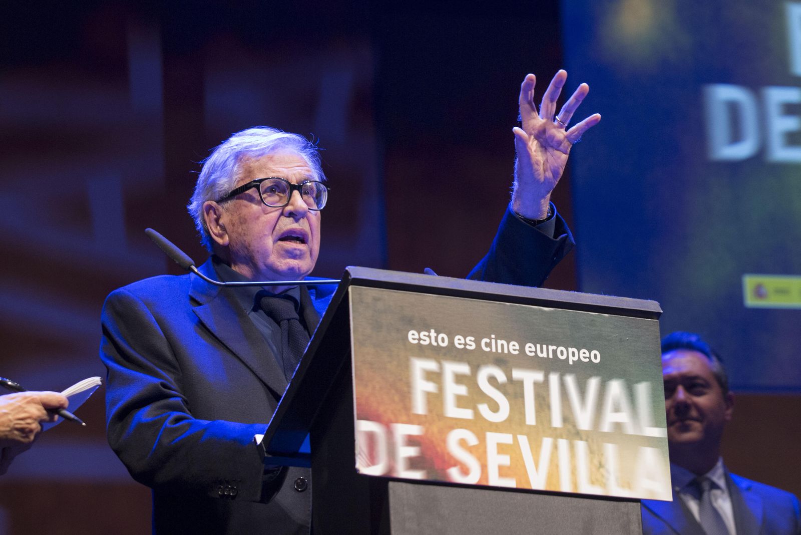 El cineasta italiano Paolo Taviani, ayer en el Teatro Lope de Vega, donde se proyectó su último largometraje y el director recibió el Giraldillo de Honor.