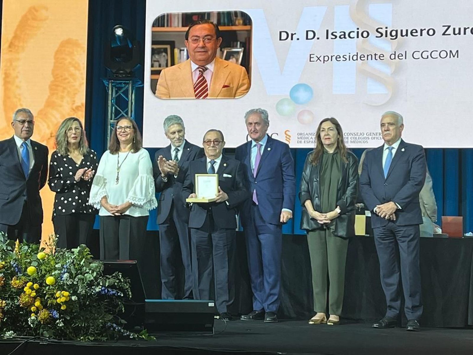 Isacio Siguero, junto al ministro Marlaska y altos director de la Organización Médica Colegial
