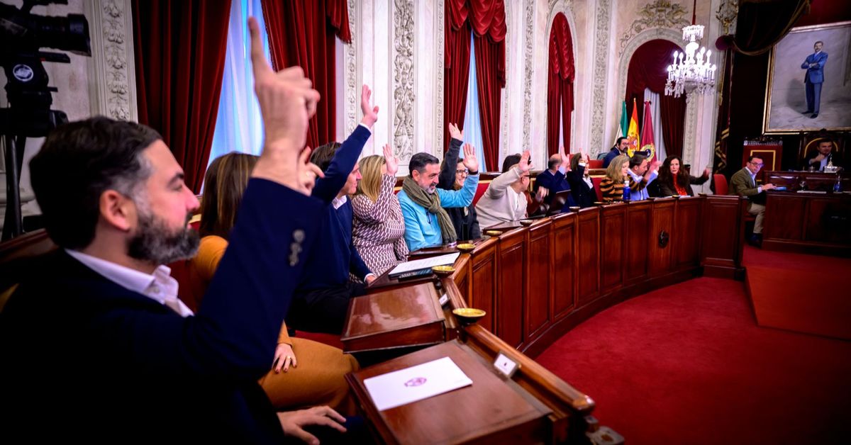 El Ayuntamiento de Cádiz anuncia otro pleno para avanzar en el contrato de autobuses urbanos