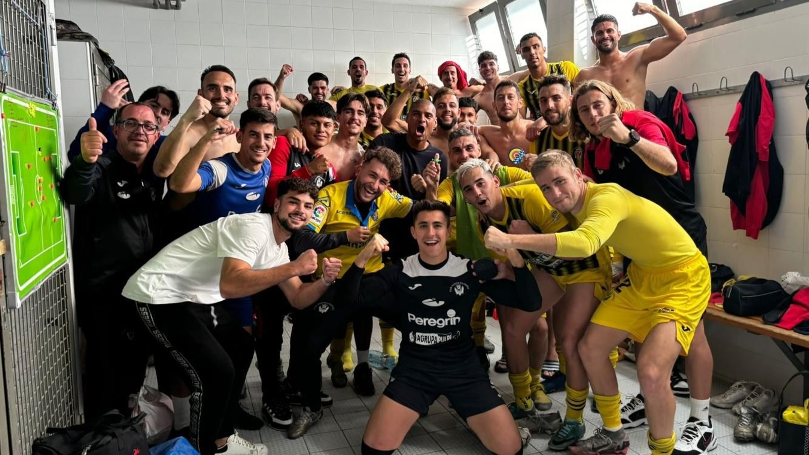Los jugadores del Pulpileño celebran el triunfo ante El Palmar.